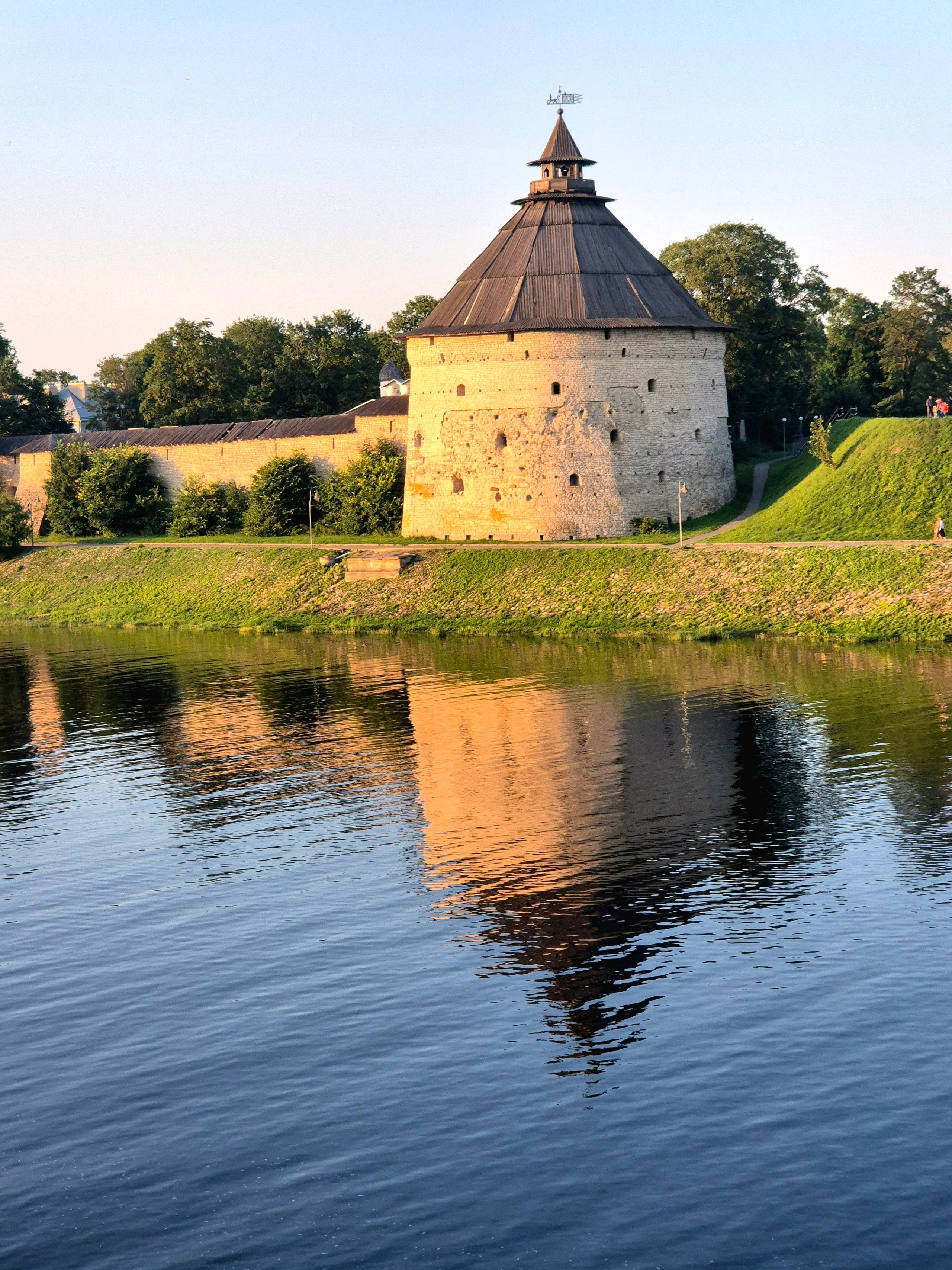 Покровская башня с моста 50-летия Октября