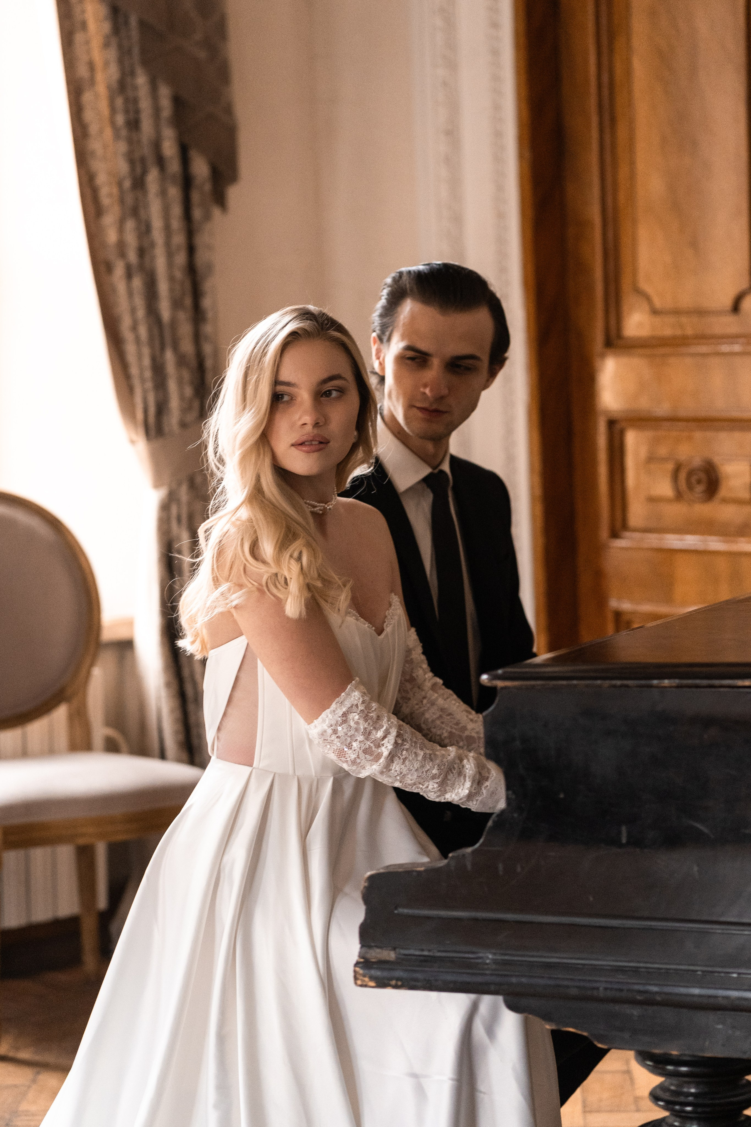 Свадебная фотосессия в Пушкинской библиотеке. Свадебный фотограф в Москве Анна Полушина