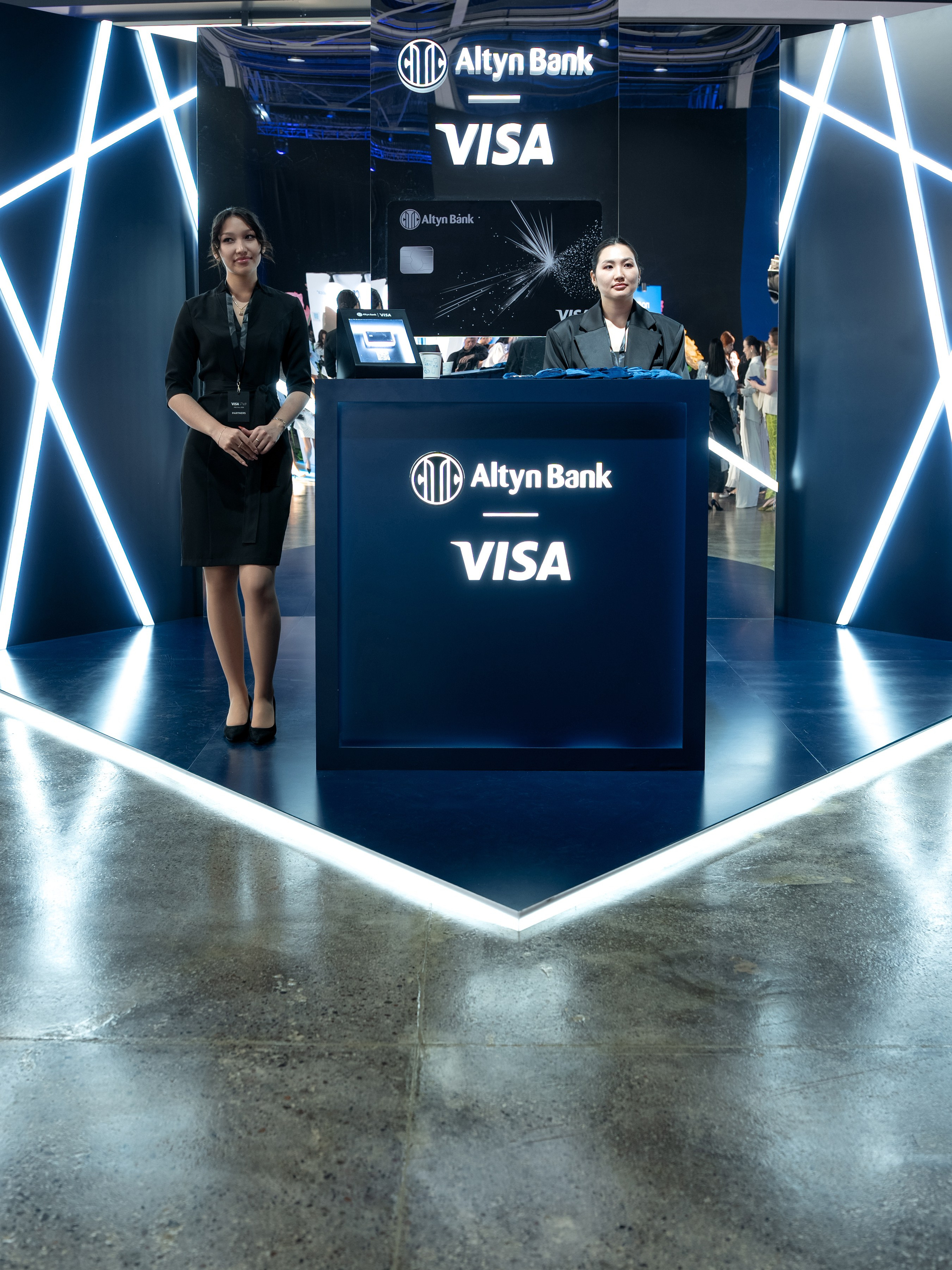 Visa Fashion Week Almaty Pre-Fall 2026 April StreetStyle Day 1. Сайт Алматинского НЮ АРТ, будуар и фэшн фотографа Дениса Карпенко