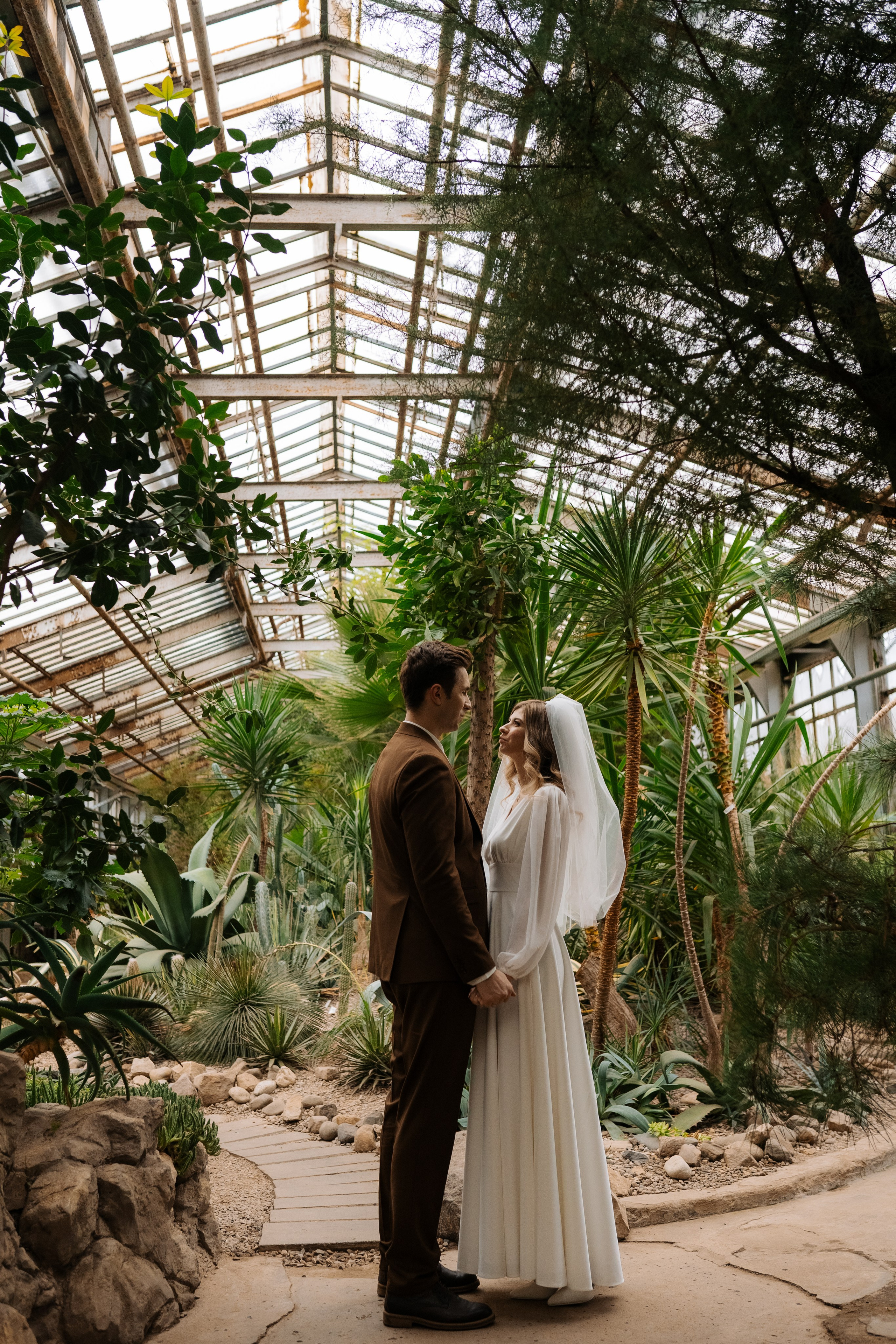 Свадебная фотосессия в оранжерее, Москва. Свадебный фотограф в Москве Анна Полушина