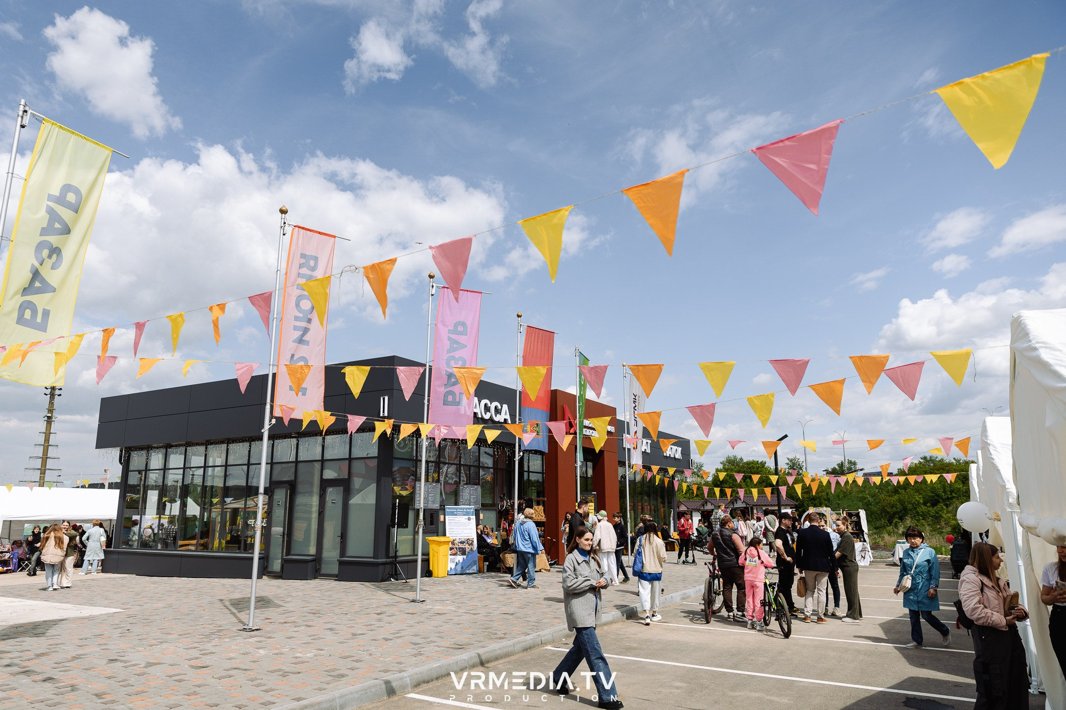 Традиционный летний базар и гараж-сейл