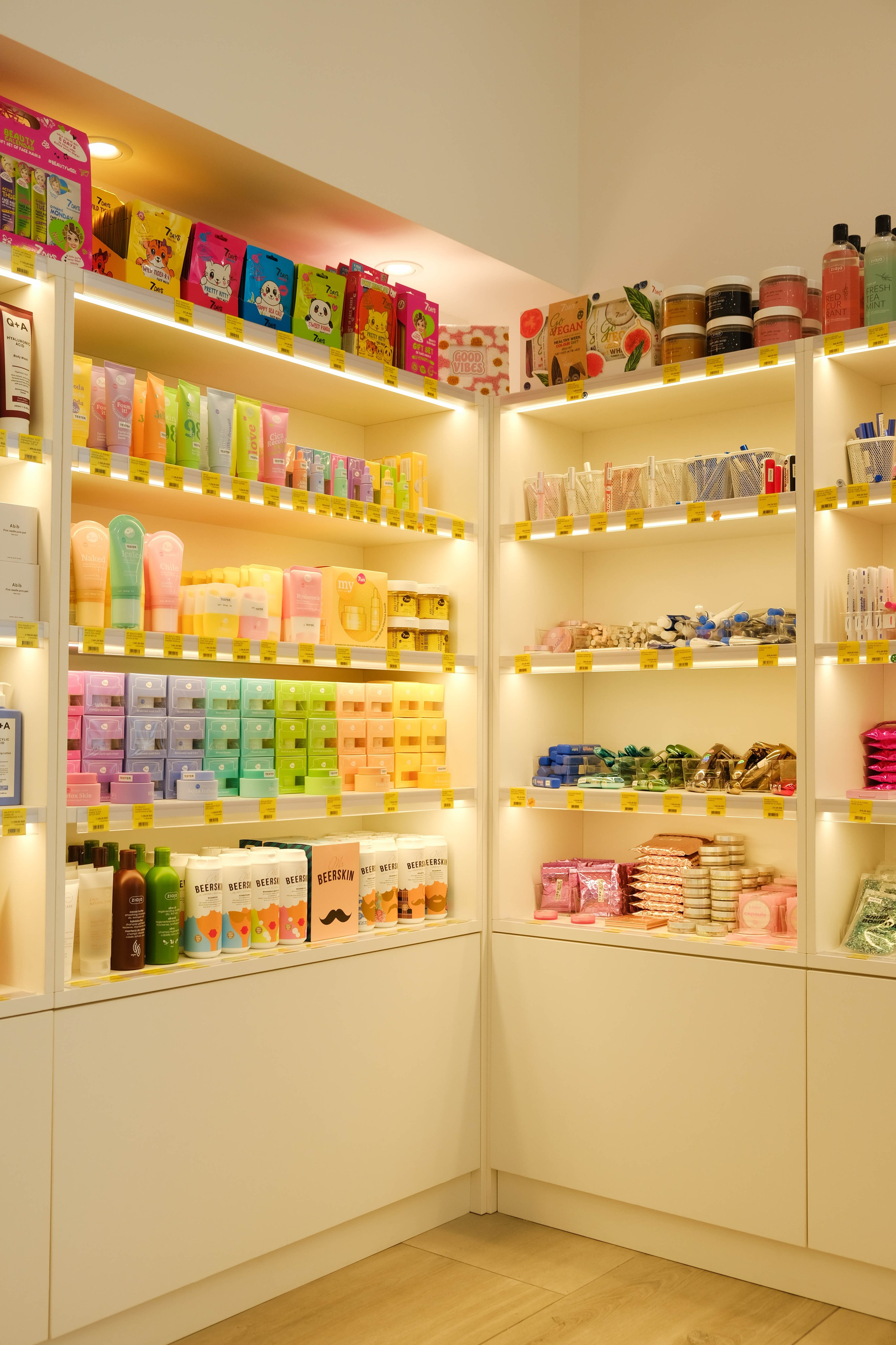 Яркий дизайн для магазина косметики в центре Белграда. Дизайн интерьеров по всему миру