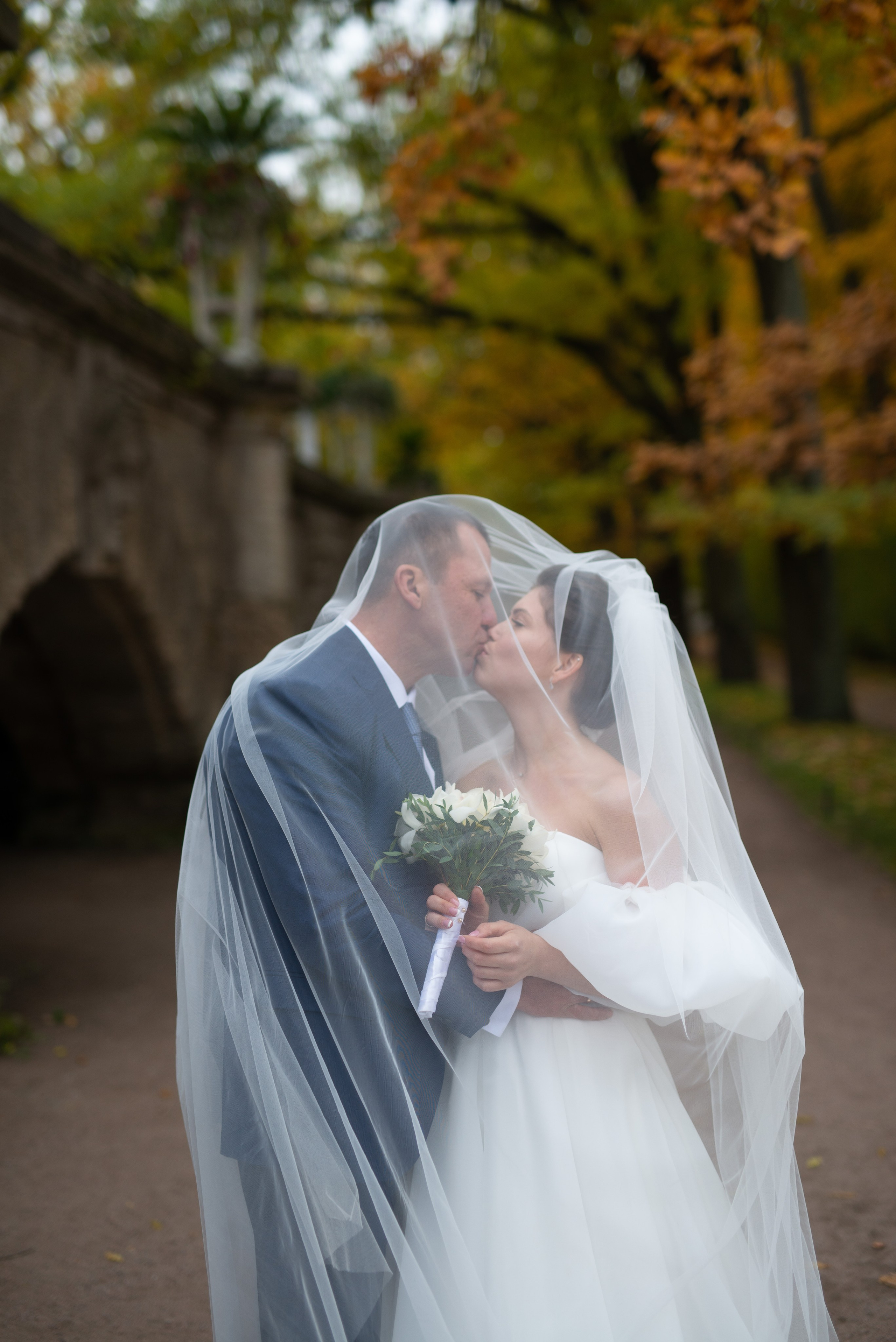 Осенняя свадебная прогулка в Екатерининском парке в Пушкине. Портретный, семейный и свадебный фотограф в Санкт-Петербурге и в Пушкине Ширяев Денис