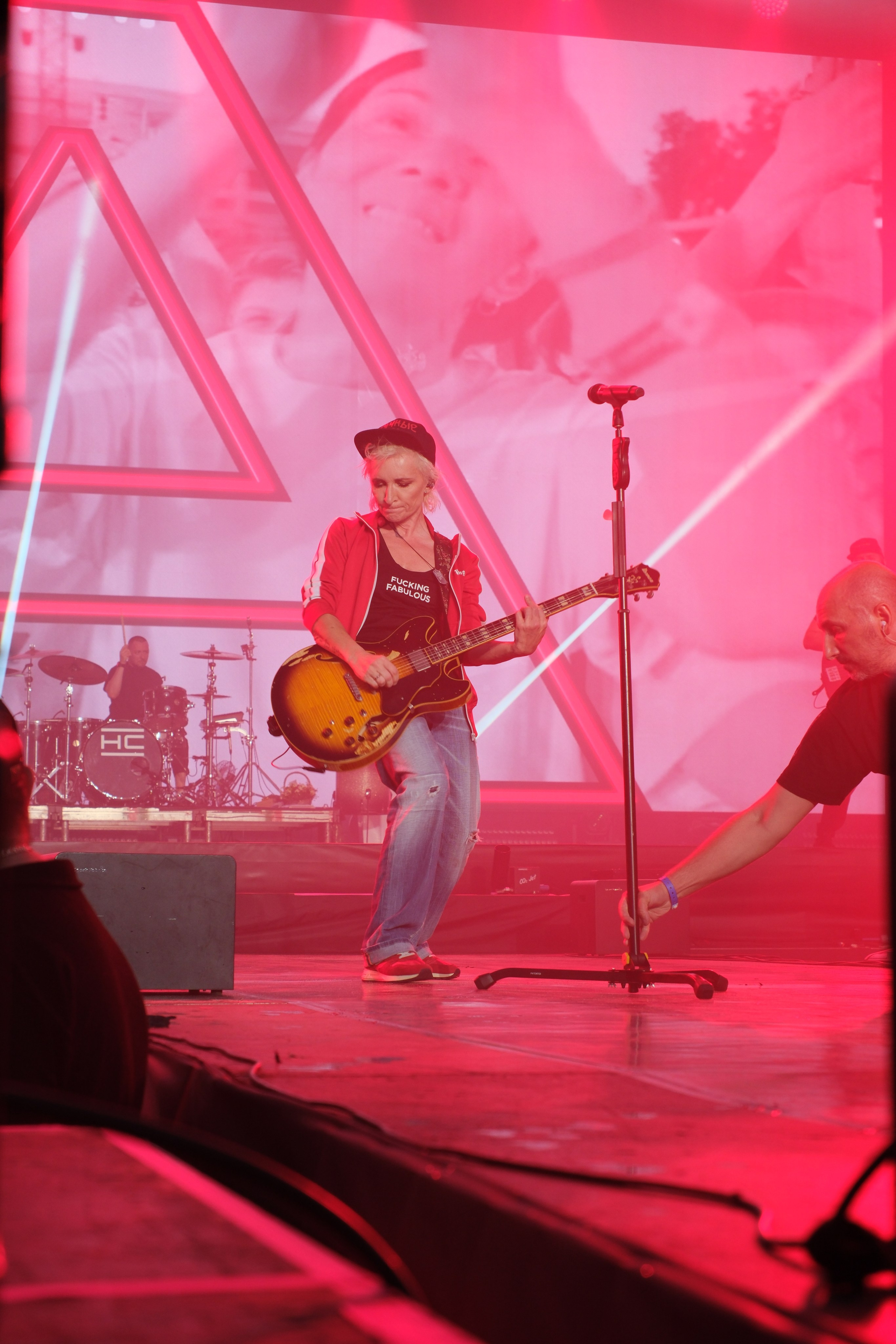 Диана Арбенина (группа «Ночные снайперы») — Москва, МТС Live Лето 2024. RedGeek - блогер и стручњак за образовање и ИТ Кирил Ситнов