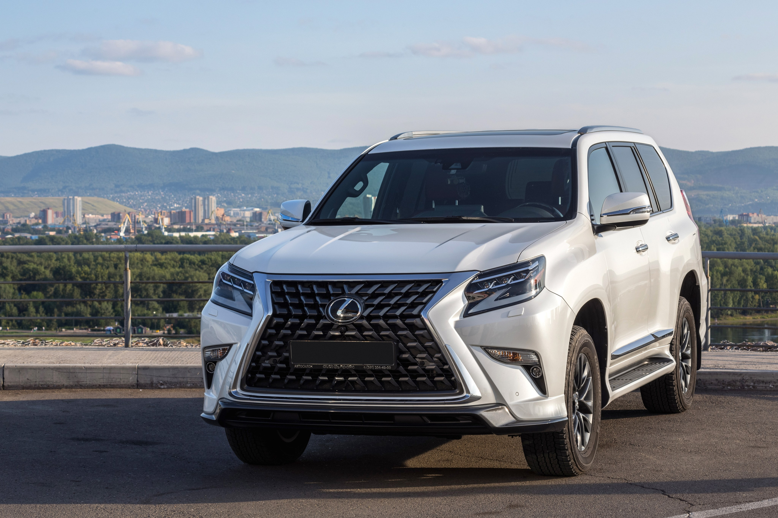 Фотосъемка автомобиля Lexus для Evil Painter. Интерьерный фотограф и ретушер в Красноярске Денис Антропов