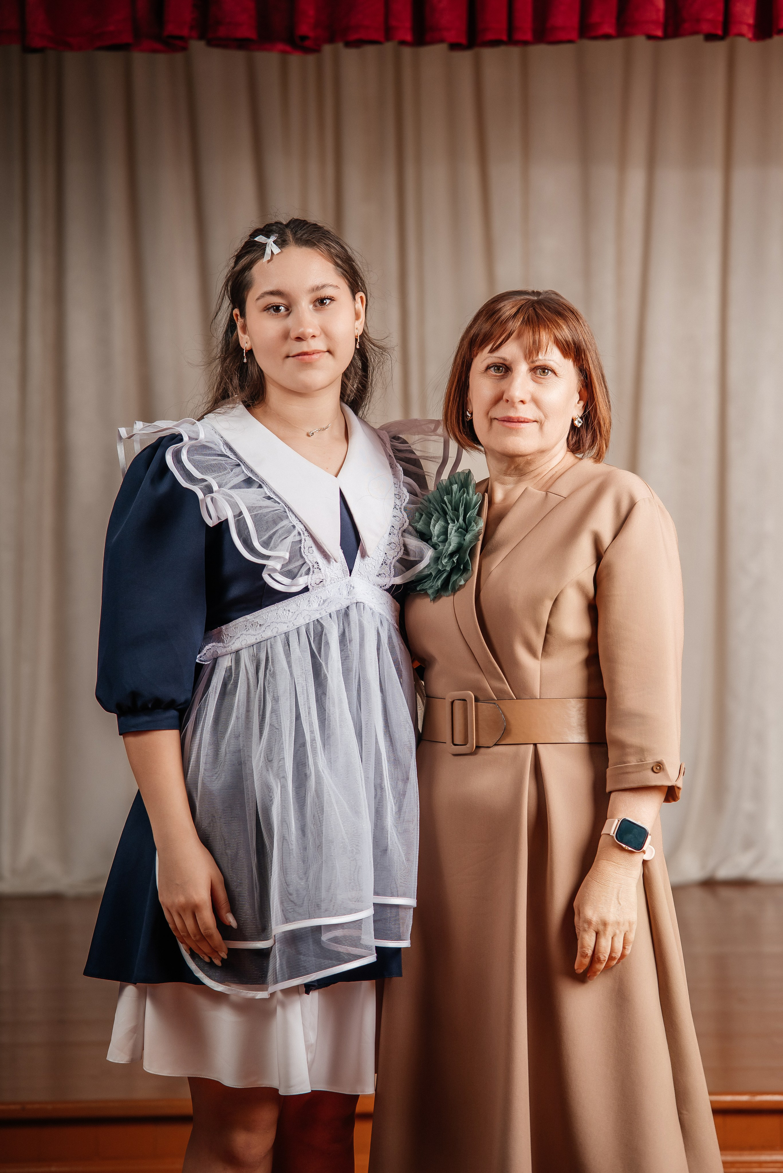 Классическая классика. Школьный фотограф в Валуйках. Фотосессии для выпускников и изготовление выпускных альбомов в городе Валуйки и в Белгородской области
