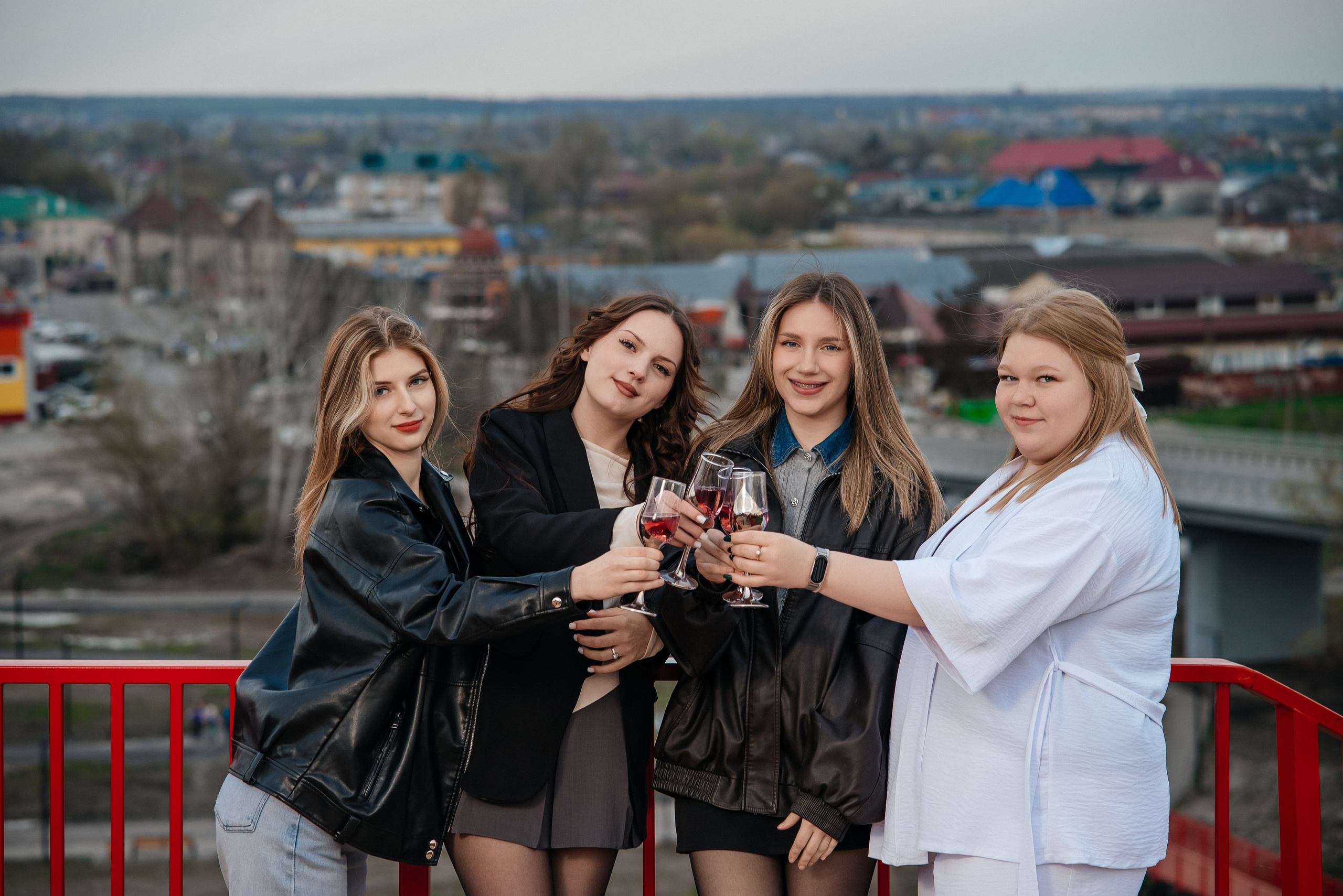 Студенческая весна. Школьный фотограф в Валуйках. Фотосессии для выпускников и изготовление выпускных альбомов в городе Валуйки и в Белгородской области