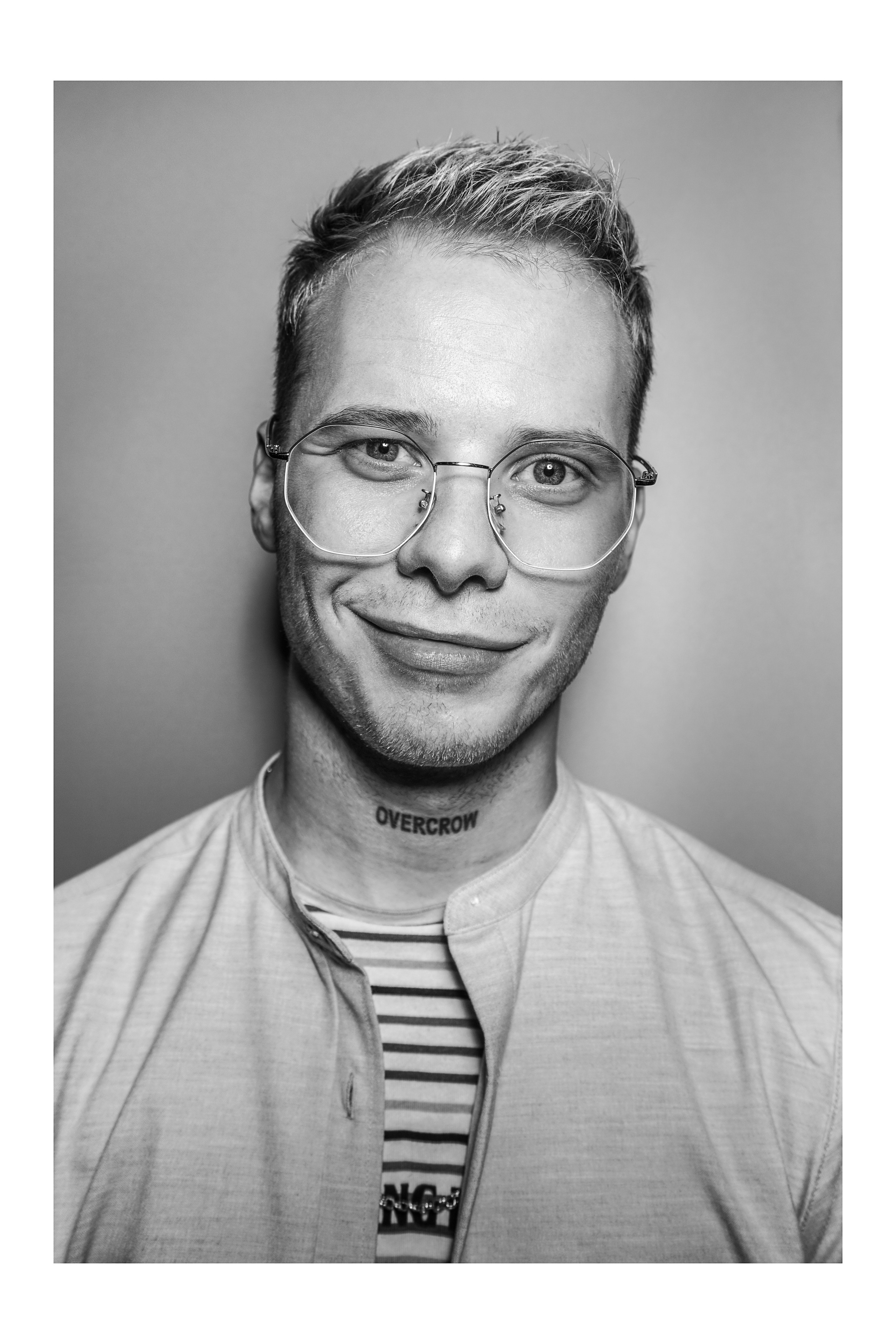 Photographer for bloggers and media personalities for advertising and Reels. Portrait photographer Moscow, UAE, Oleg Koshmarov