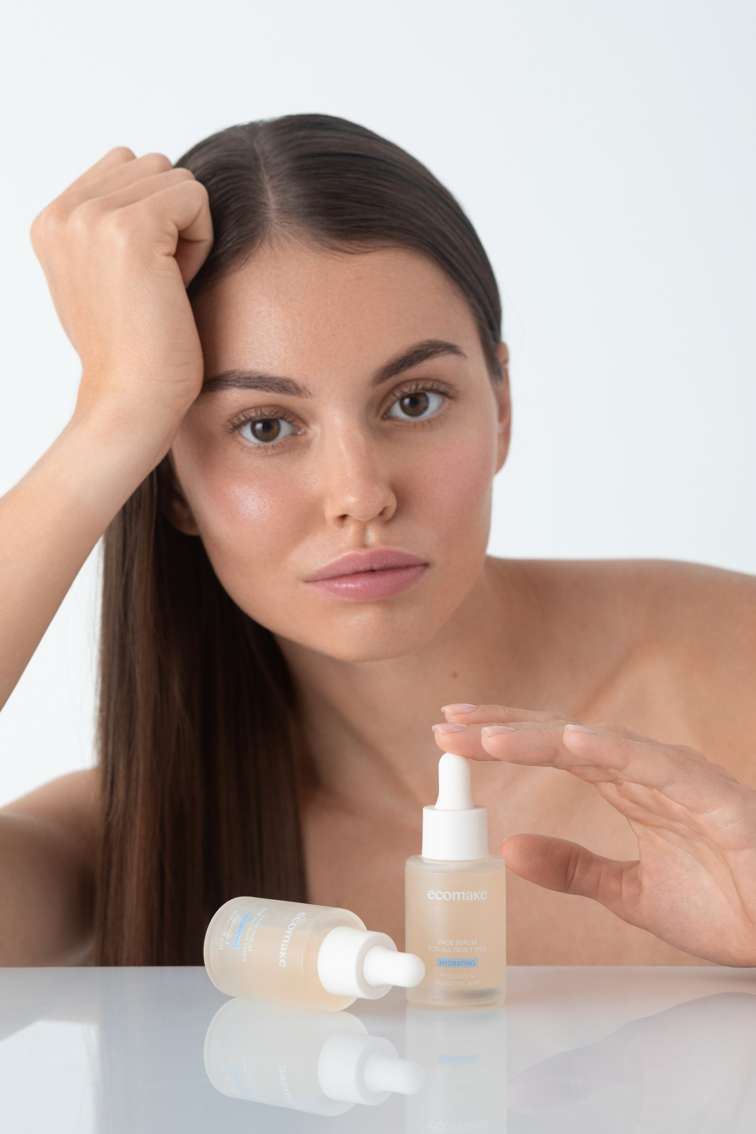 Изображение продукта с моделью в кадре (тело, руки, лицо, волосы и тд). Рекламный фотограф Ксения Вершинина | Москва