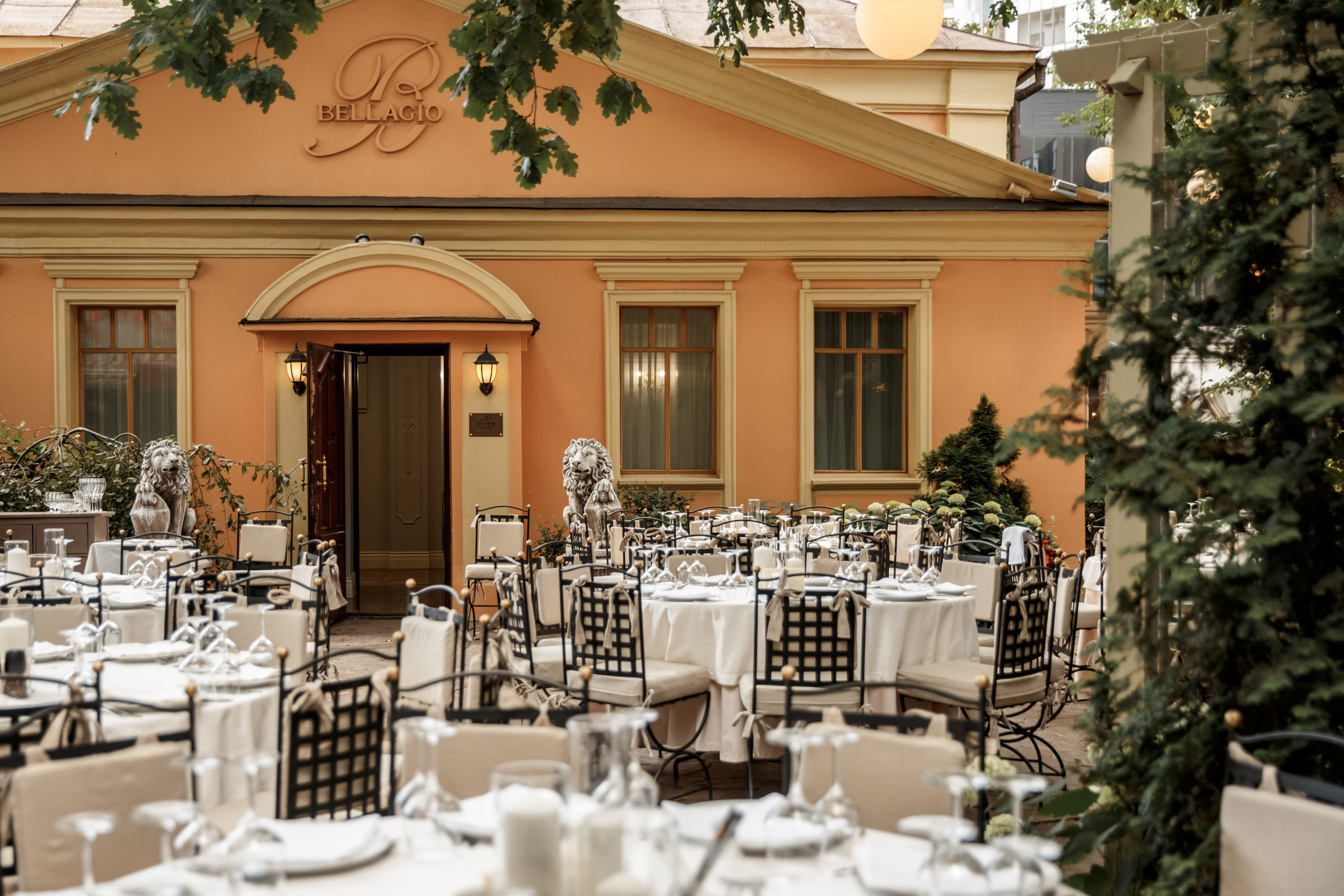 Gala Dinner Rolls-Royce. Anton Prokopenkov Wedding and Portrait Photographer