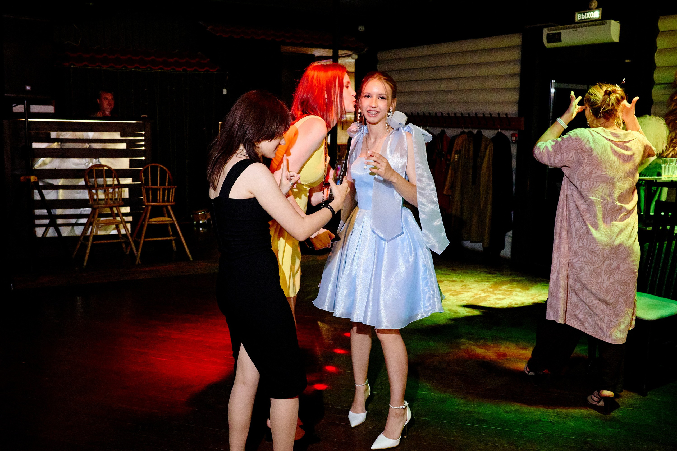 Выпускной 35 Сош. Фотограф Выпускные альбомы Таганрог Сергей Коробченко