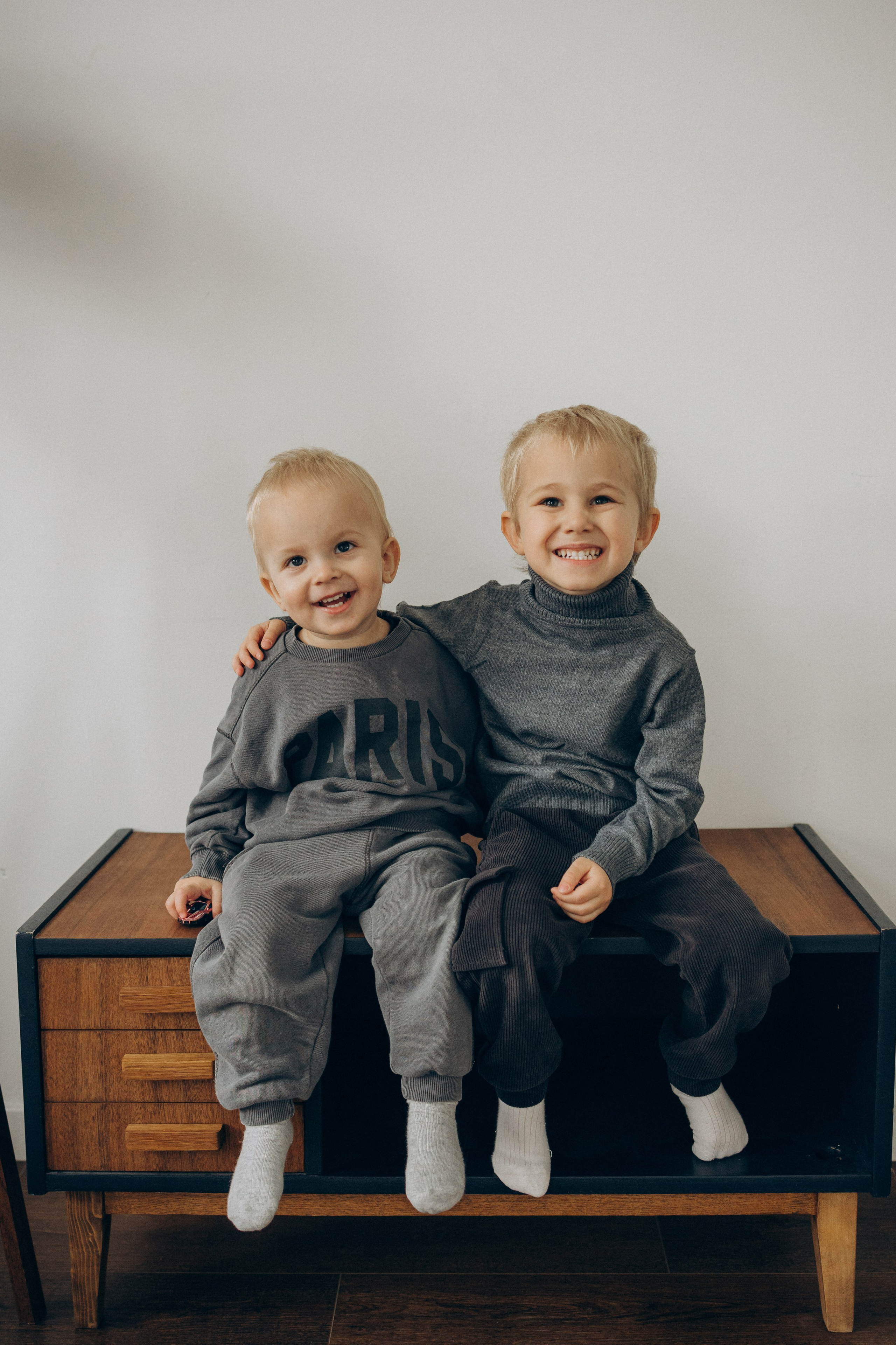 Семейная фотосессия Москва, семейный фотограф в Москве, семейная фотосессия, детский фотограф, семейная фотосессия в студии, семейная фотосессия с сыновьями