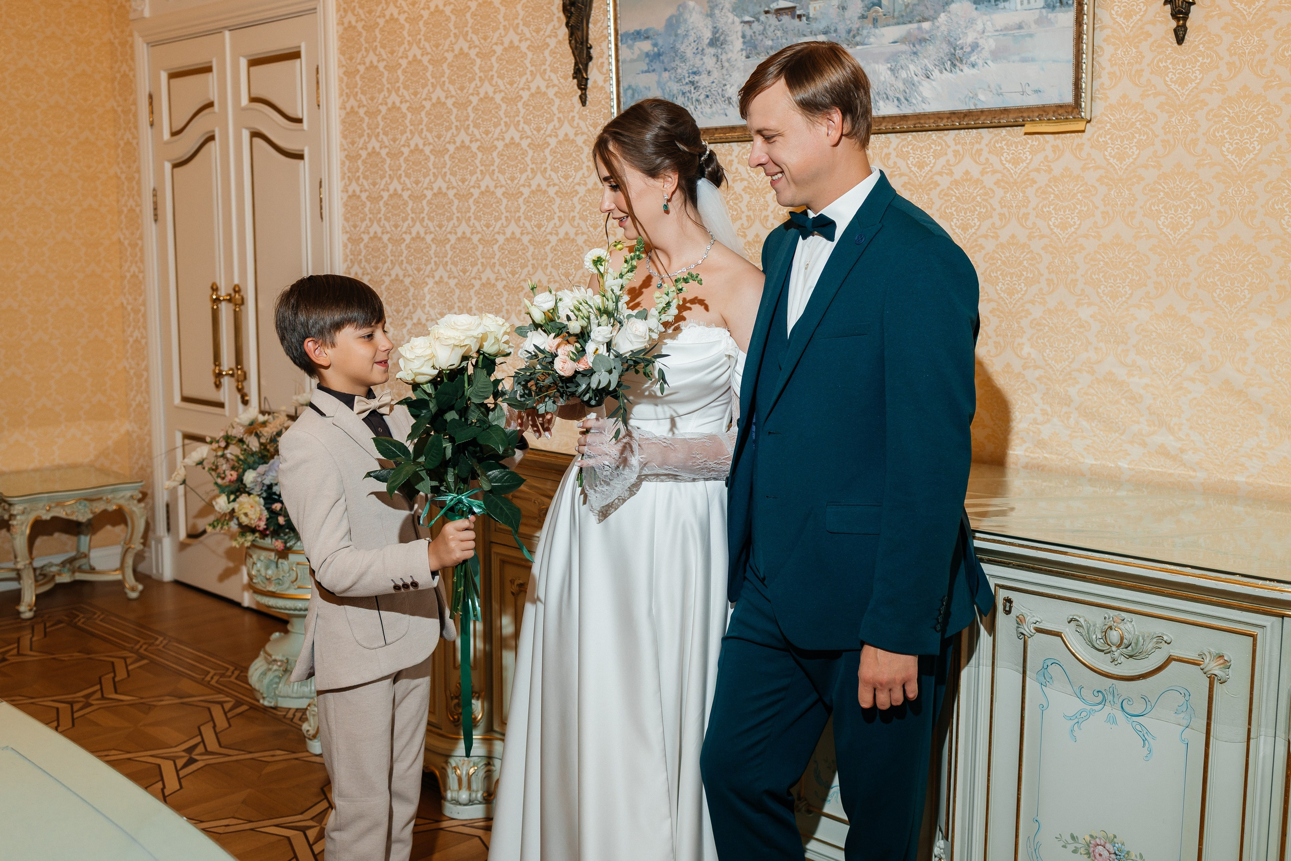 Свадебная прогулка на корабле. Олег Сверчков | Свадебный фотограф Вологда