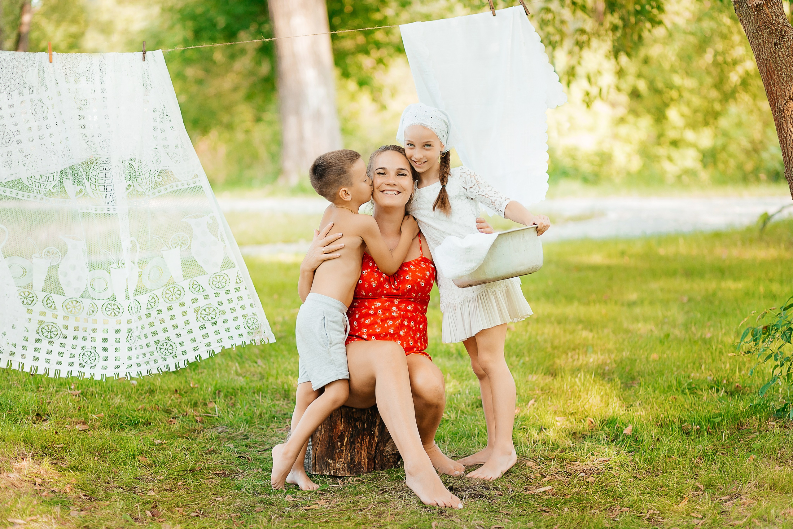 Семейная уличная фотосессия «Большая стирка». Фотограф в Подольске — Мария Бучнева