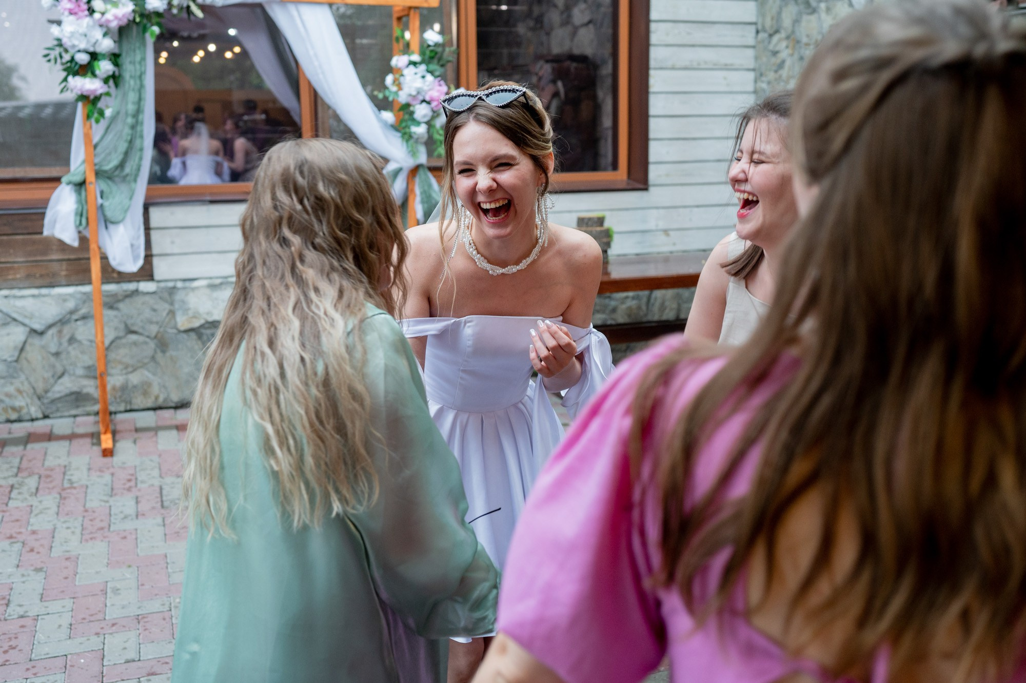 Влад и Кристина, камерная свадьба творческих ребят. Свадебный и портретный фотограф в Омске Матвей Краузе