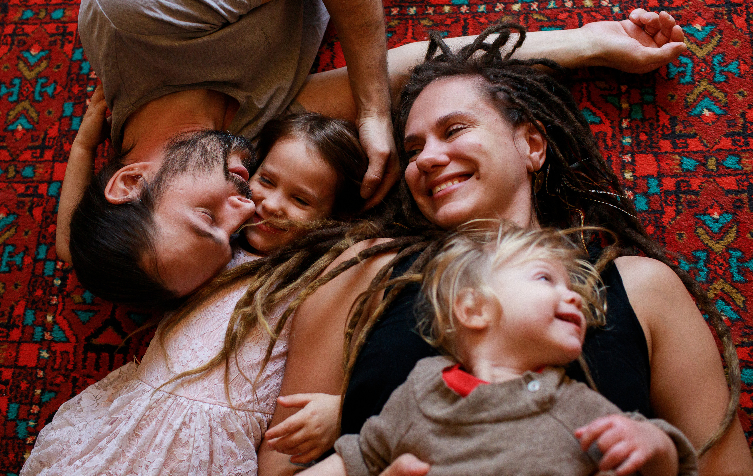 Живые семейные фотографии Новороссийск, Кабардинка, Геленджик. Саша Свенская — фотограф и фоторежиссер Новороссийск, Кабардинка