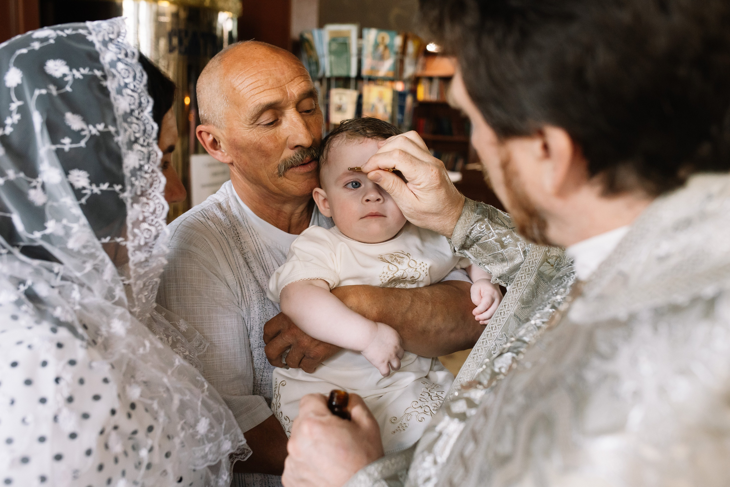 Фотосъемка крещения Крещение в храме. Свадебный фотограф Калуга Москва Диана Румянцева