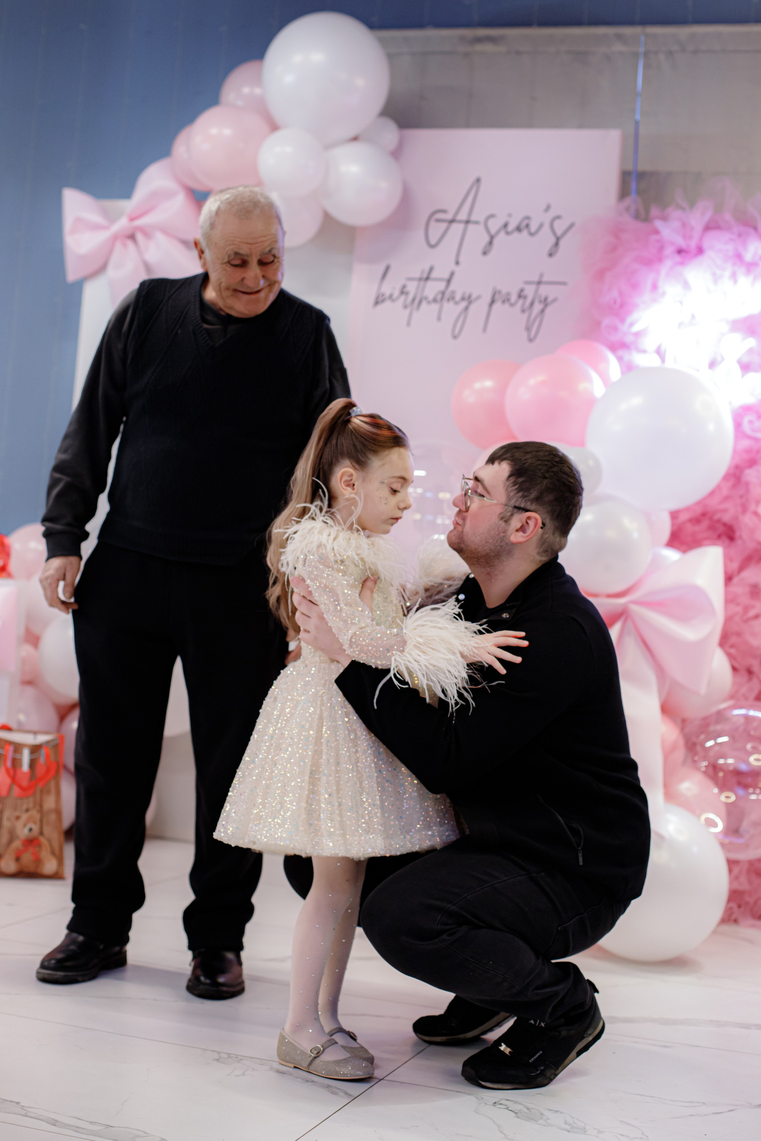 ASIA'S BIRTHDAY PARTY. Photokarish