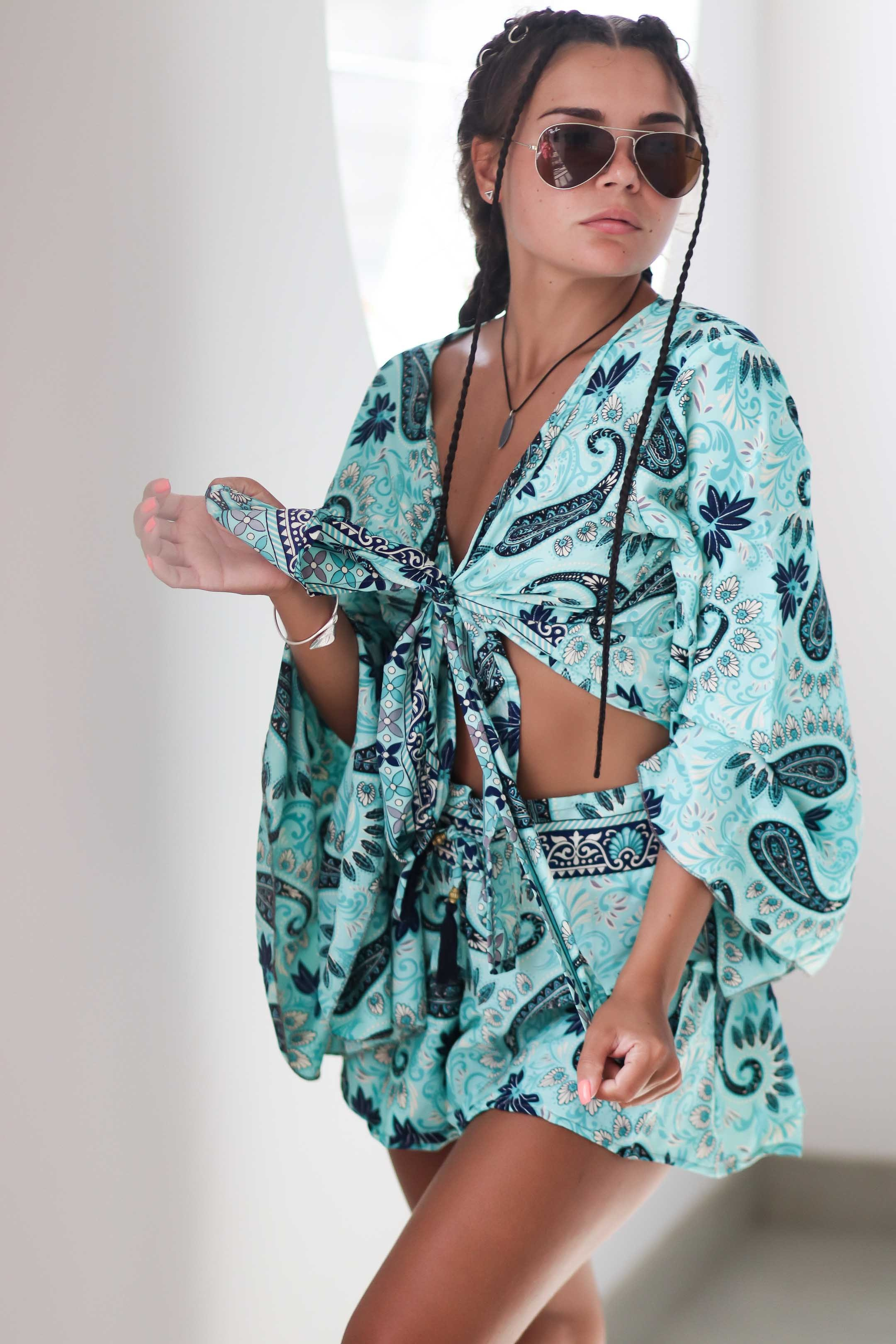 Коллекция купальников бикини. Фотограф на Шри-Ланке