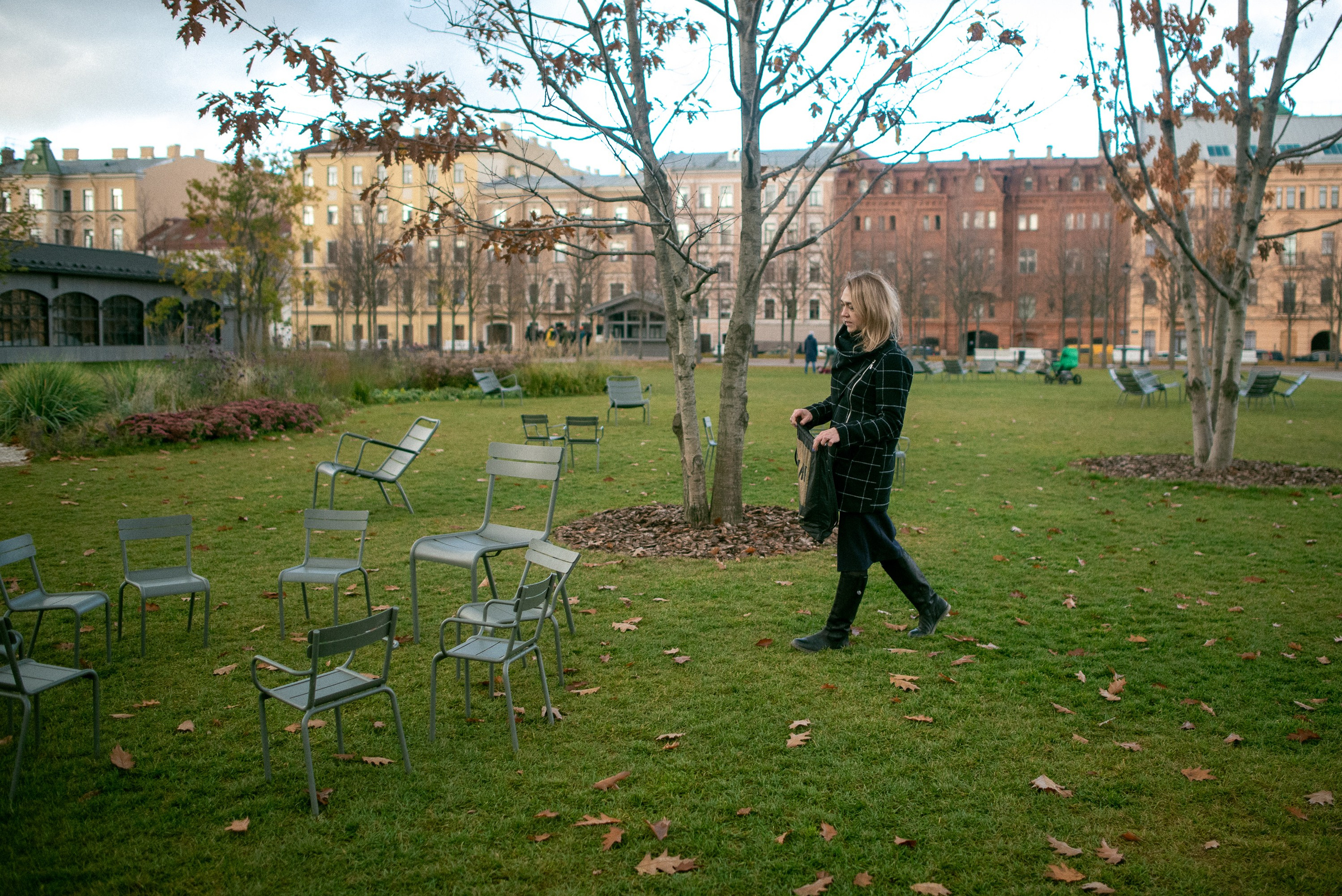 Walk in New Holland. Documentary family photography in Barcelona and beyond