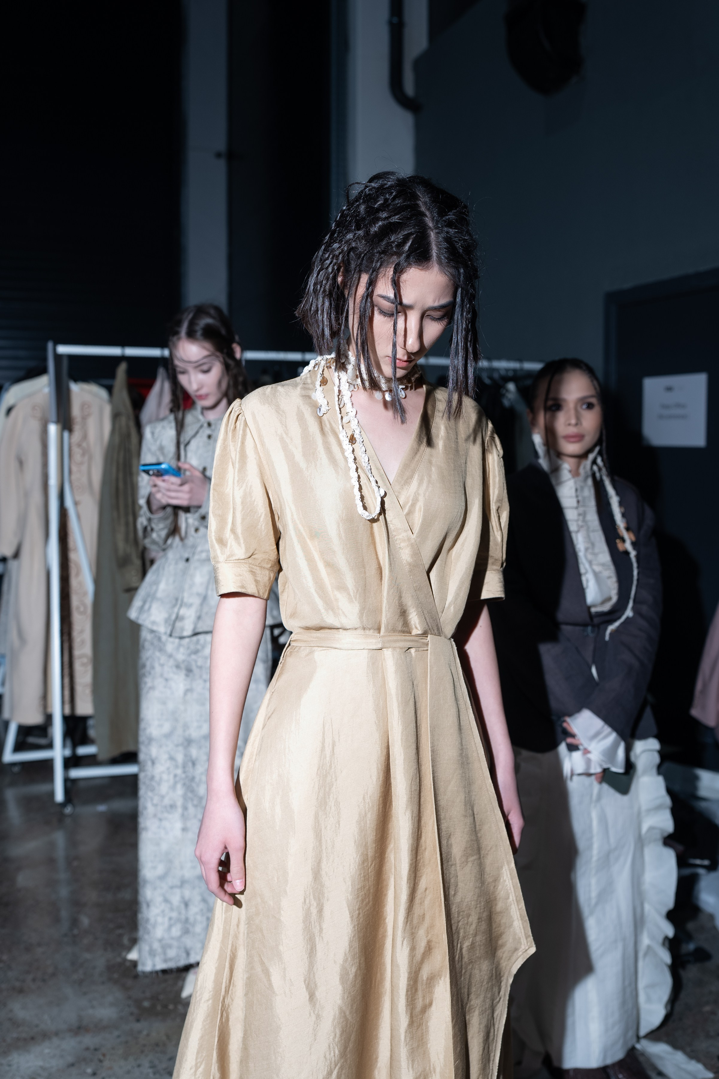 Visa Fashion Week Pre-Fall 2026 April BackStage Day 1. Сайт Алматинского НЮ АРТ, будуар и фэшн фотографа Дениса Карпенко