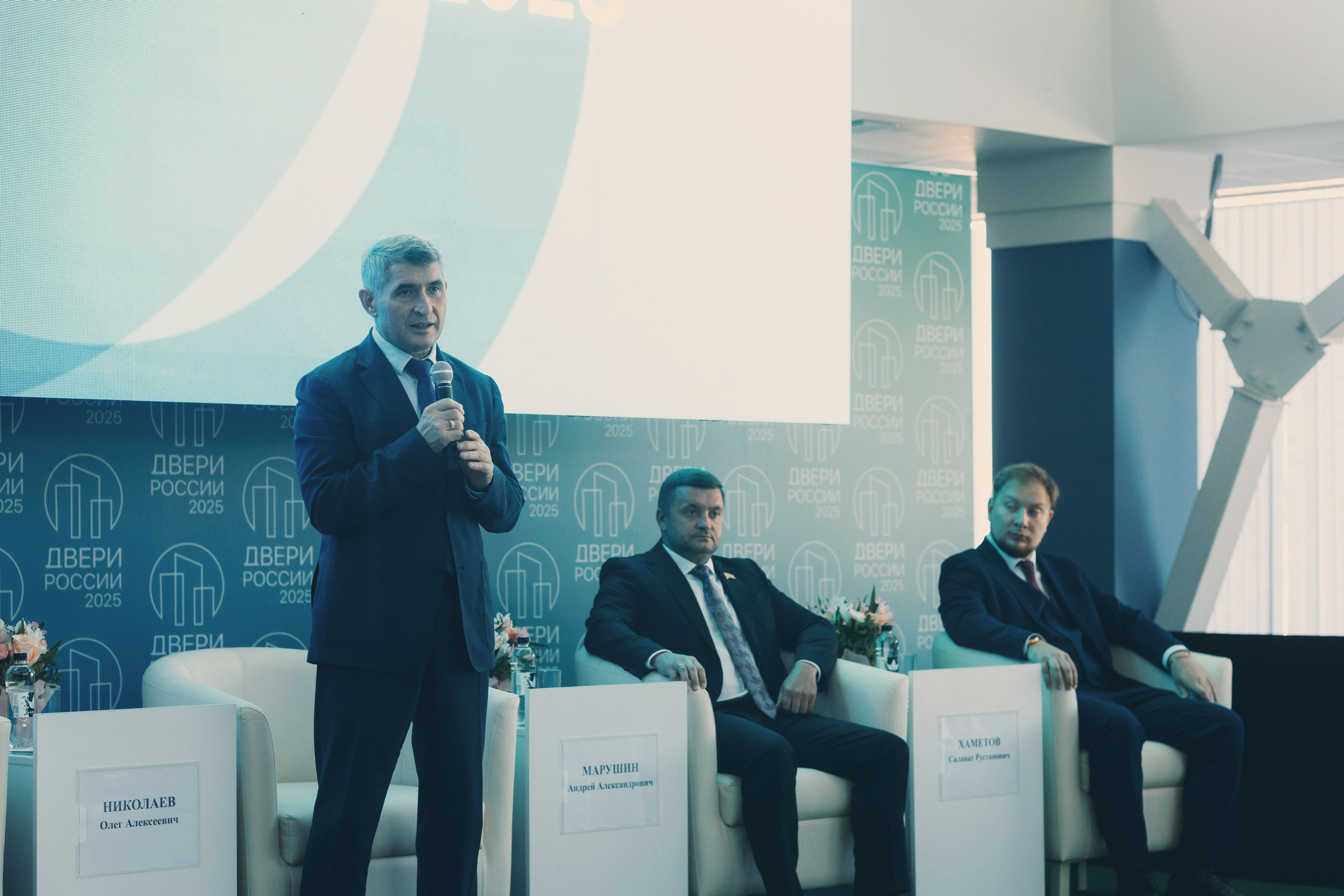 Репортажная съемка форума «Двери Росси-2025» в Чебоксарах. Портретный и репортажный фотограф в Чебоксарах Андриян Чаркин