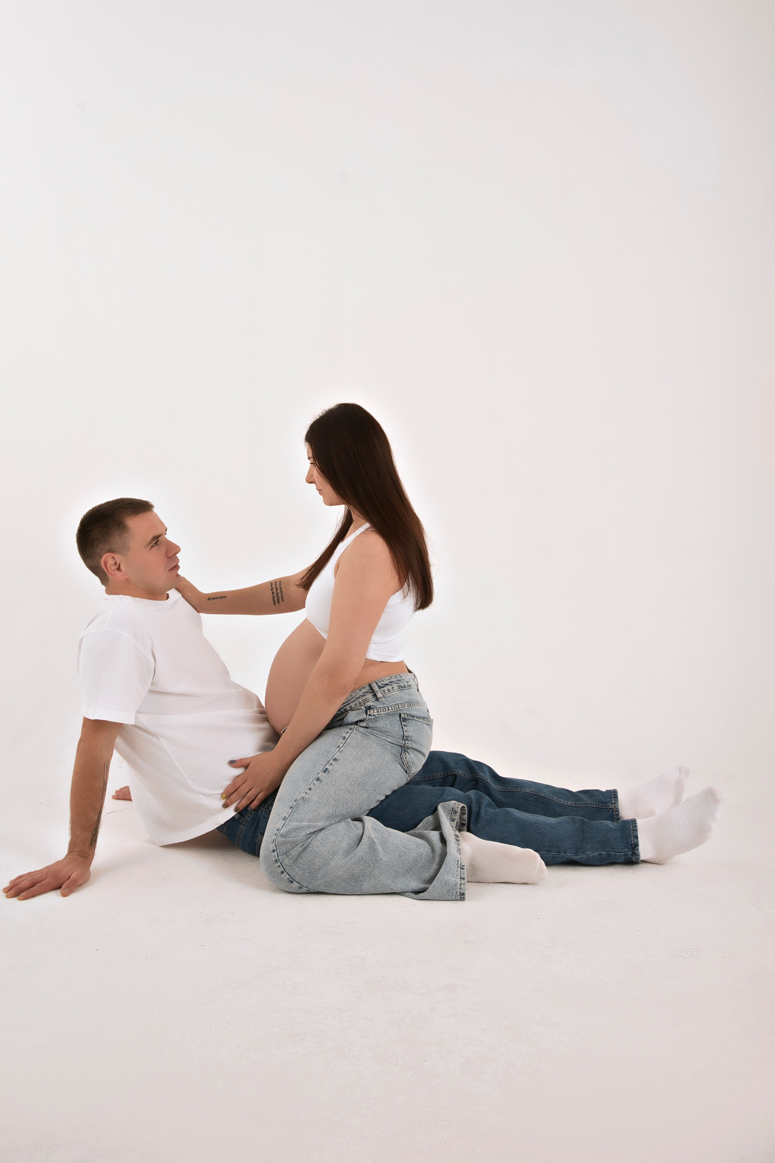 Фотосессия беременности в фотостудии. Профессиональный фотограф в Москве