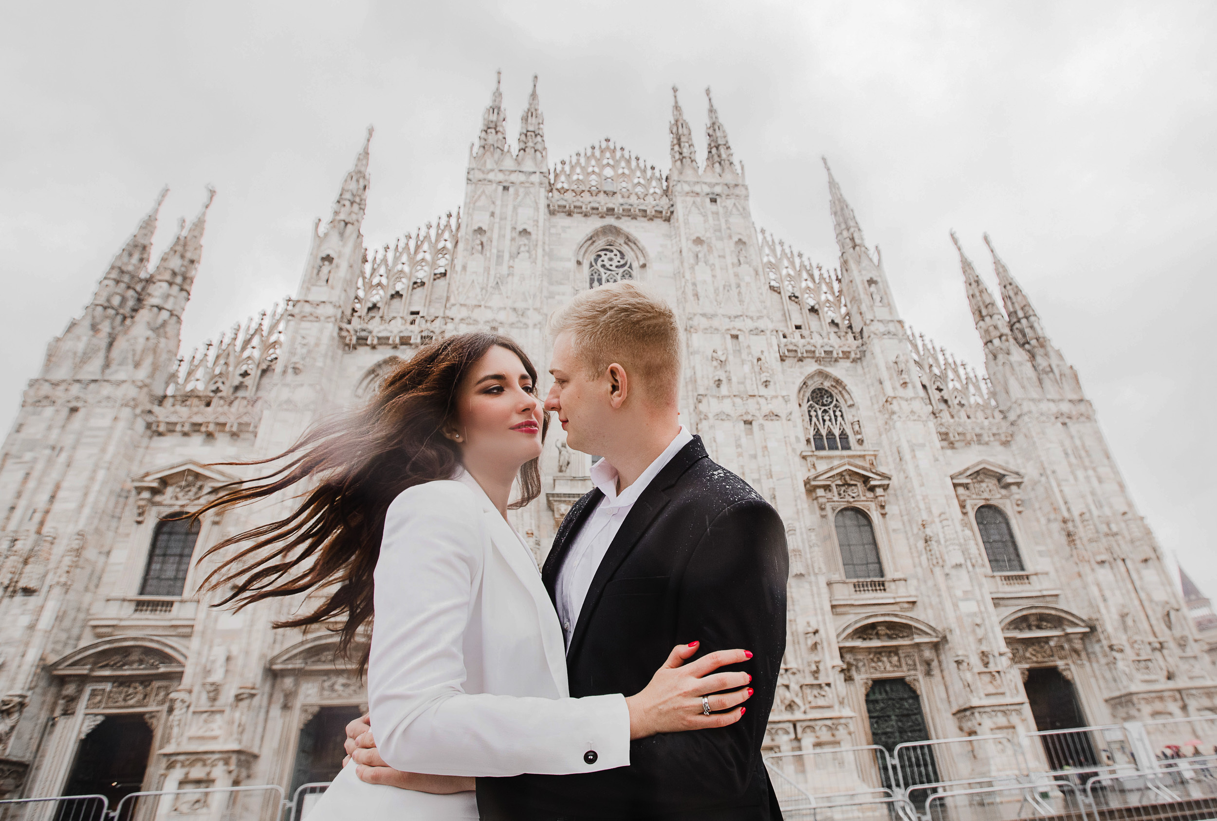 Igor + Regina / LOVE STORY / Milan. Fotografo e videografo matrimonio in Italia: Roma, Milano, Venezia, Fi