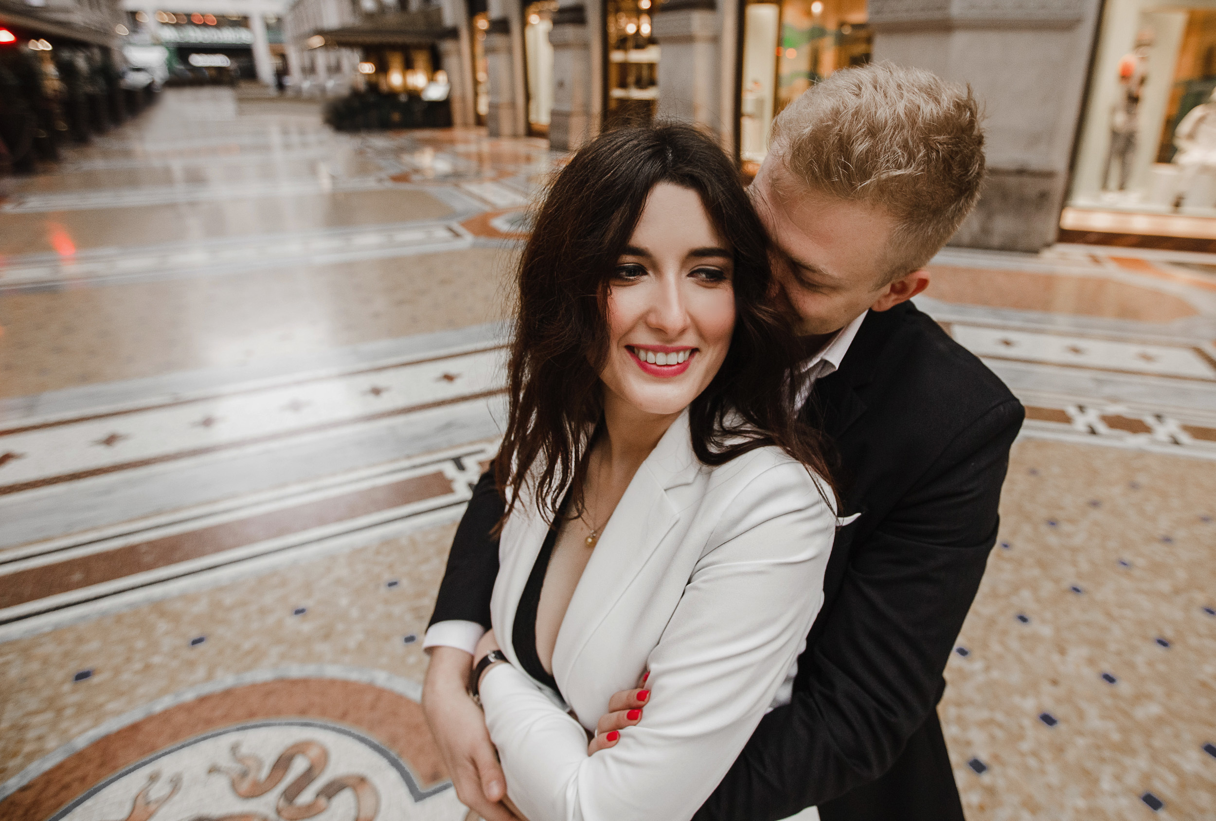Igor + Regina / LOVE STORY / Milan. Fotografo e videografo matrimonio in Italia: Roma, Milano, Venezia, Fi
