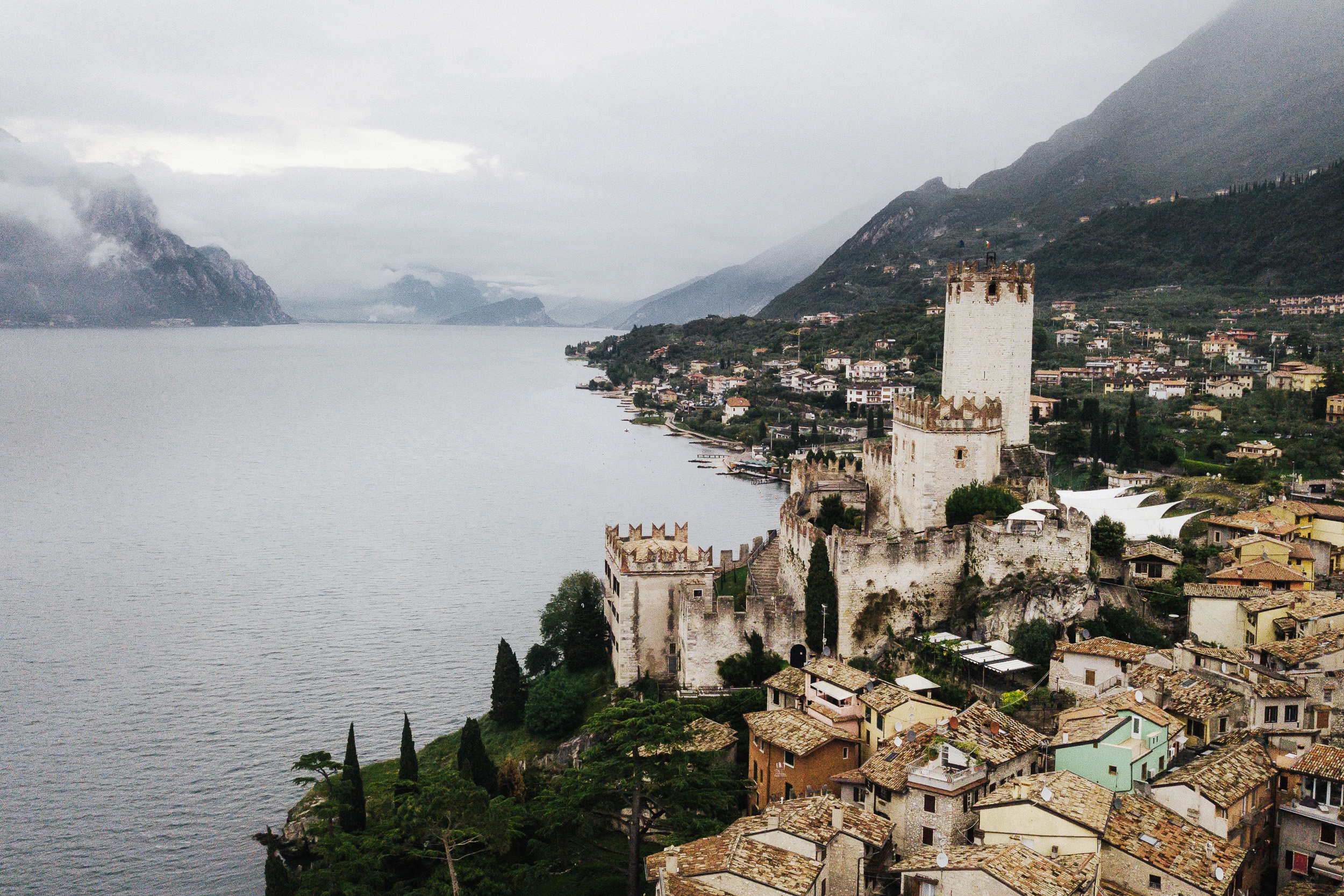 Evegniy + Angelina / LOVE STORY / Garda lake. Photographer and videographer for wedding in Italy: Rome, Milan, Venic