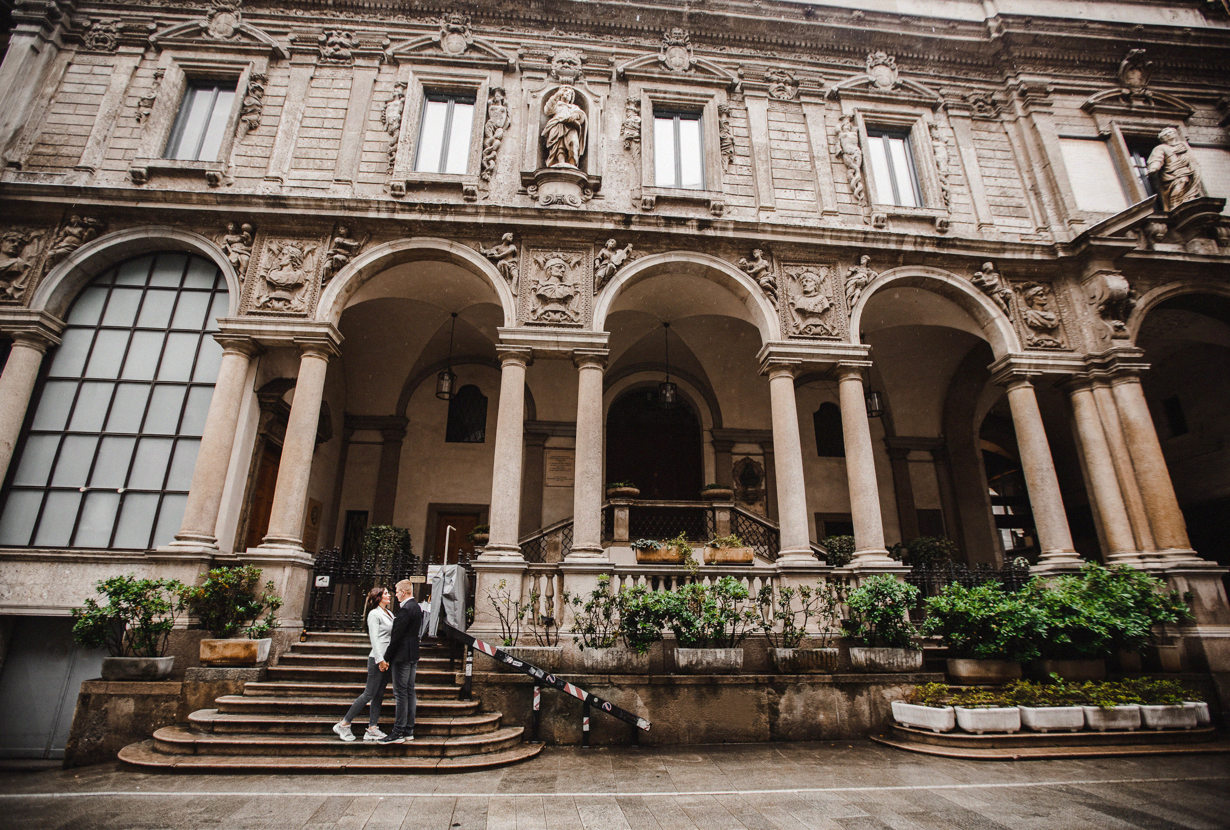 Igor + Regina / LOVE STORY / Milan. Fotografo e videografo matrimonio in Italia: Roma, Milano, Venezia, Fi