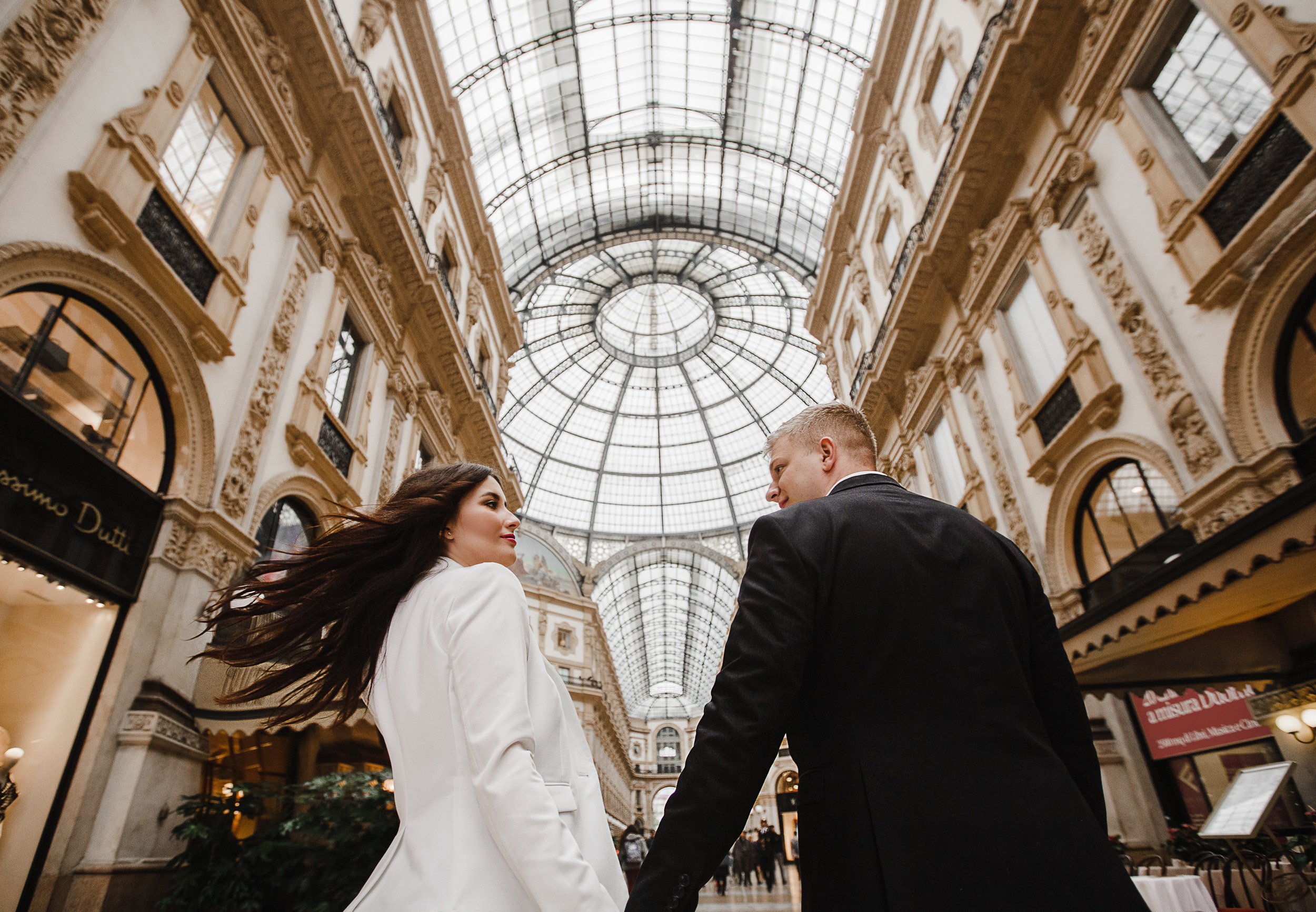 Igor + Regina / LOVE STORY / Milan. Fotografo e videografo matrimonio in Italia: Roma, Milano, Venezia, Fi
