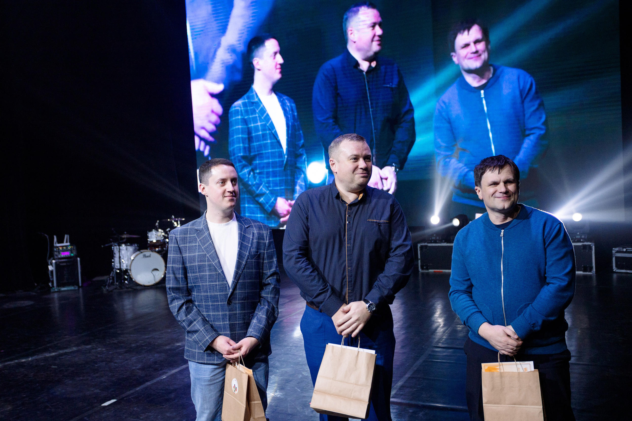 РЕПОРТАЖ: НОВЫЙ ГОД В ДК МЕТАЛЛУРГ. Профессиональный фотограф в Ижевске Леша Петров