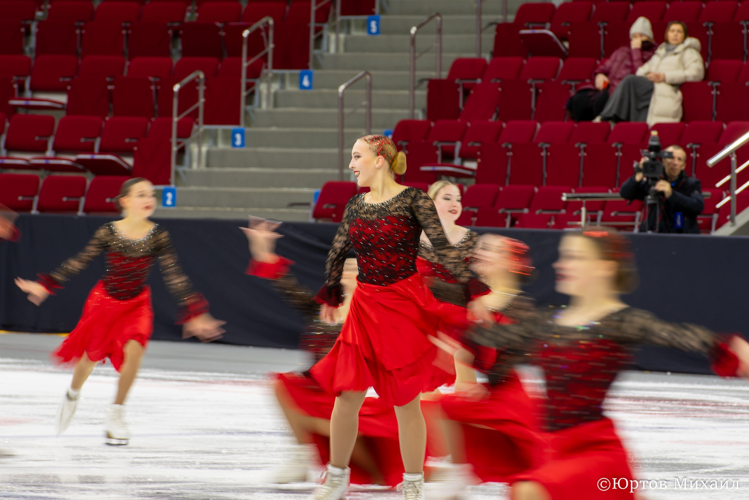 Синхронное катание на коньках. Спортивный фотограф Михаил Юртов