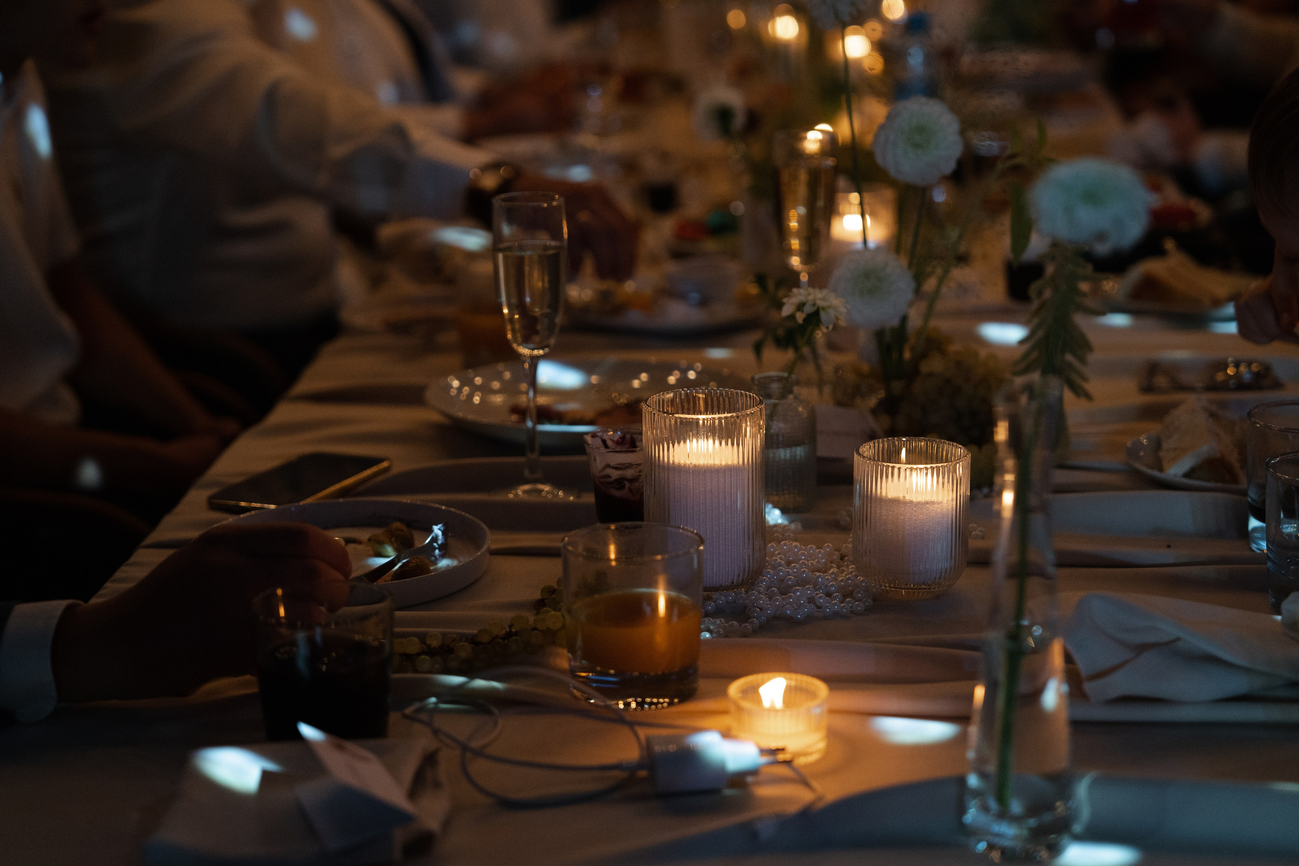 Виктория & Роман. Камерная городская свадьба в видовом ресторане в стиле современная классика. Свадебный фотограф организатор в Санкт-Петербурге Ассоль Опарина