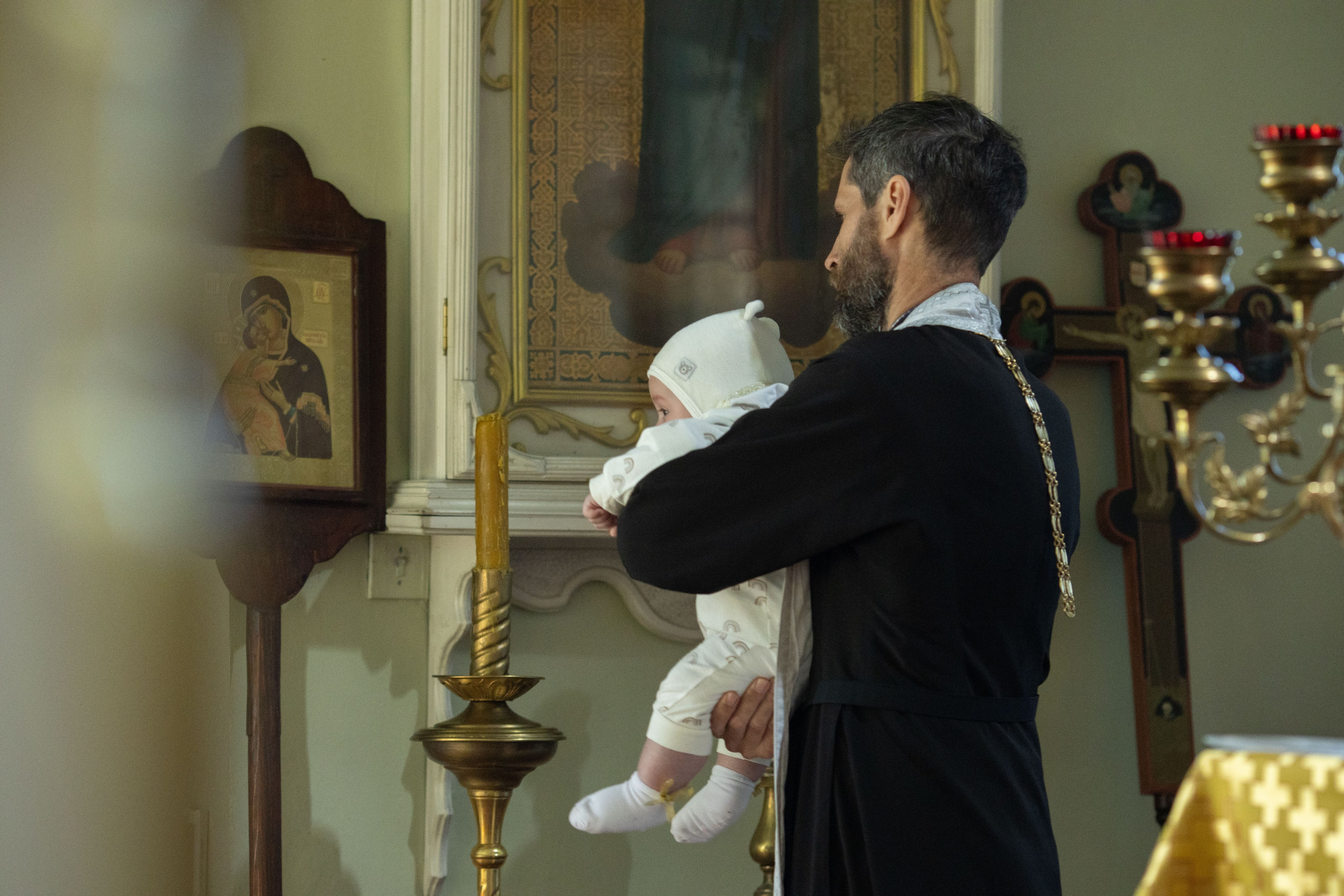 Крещение двух братьев. Храм Успения Пресвятой Богородицы. Семейный и детский фотограф Анна Петракова