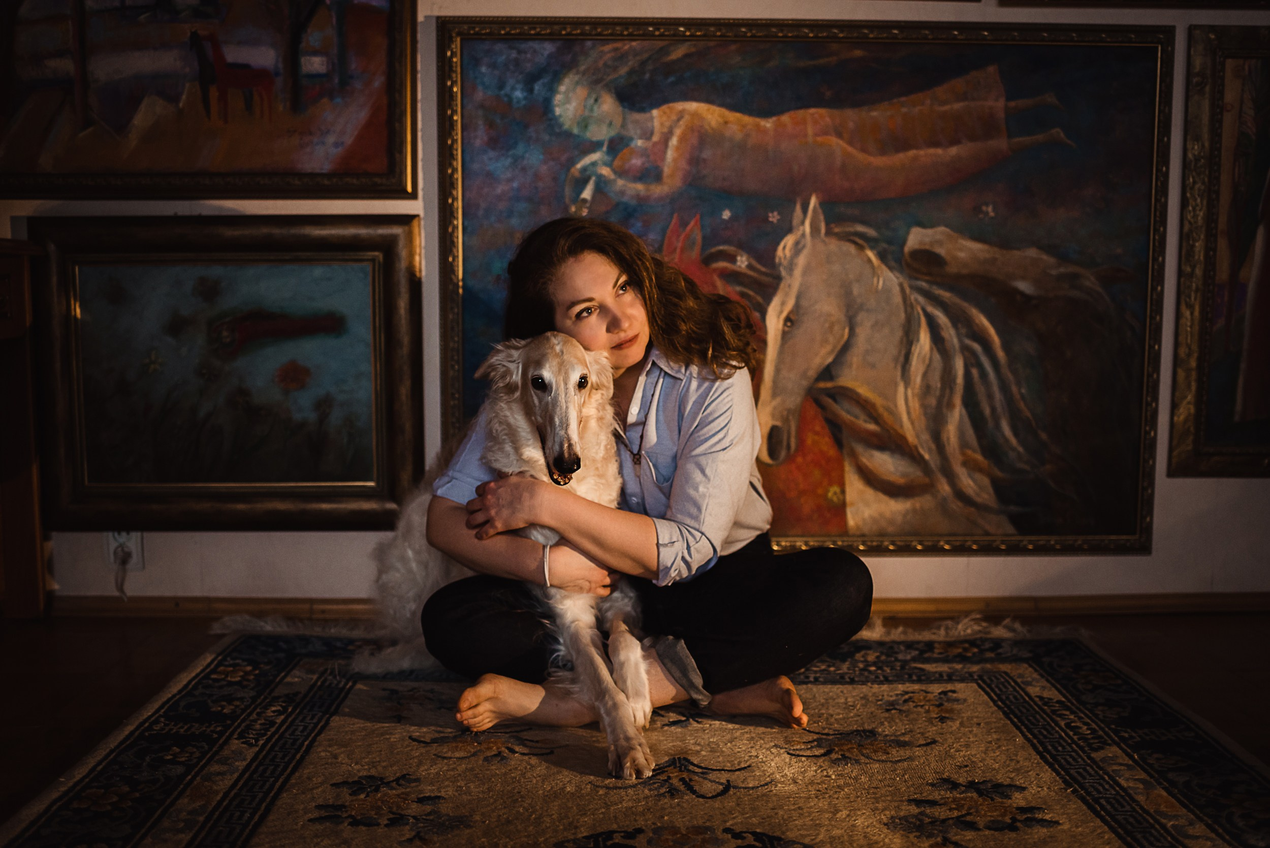 Квартира с картинами. Алиса, Андрей и их пушистая семья. Семейный Фотограф в Москве Ирина Хохлова