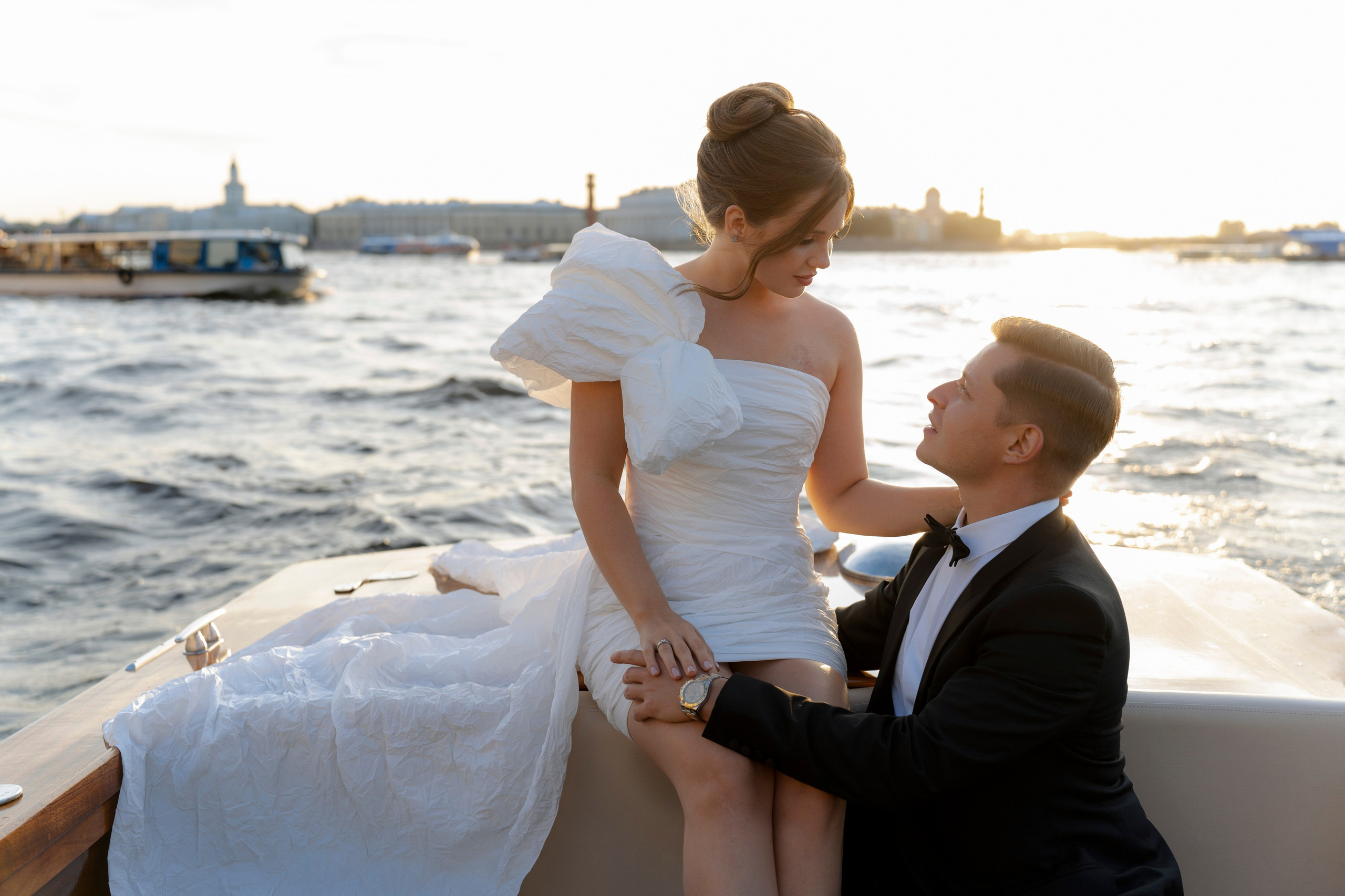 Настя и Лёша. Прогулка по Питеру. Катер. На цифру и плёнку. Свадебный фотограф Катерина Чулкова