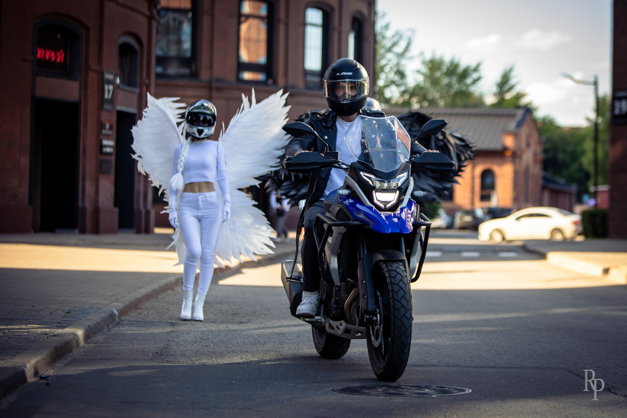 «Angel and demon». Rusty Photographer