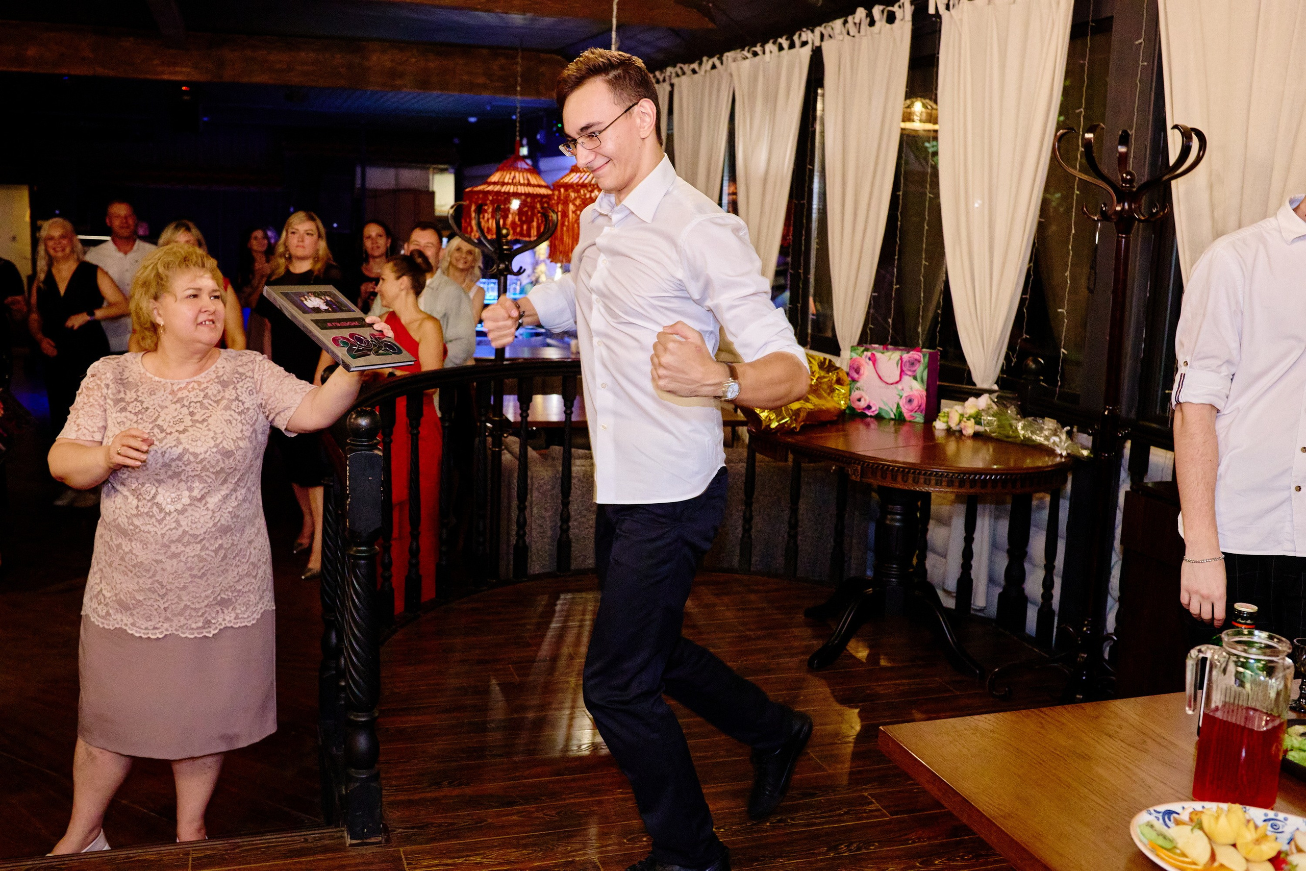 Выпускной 35 Сош. Фотограф Выпускные альбомы Таганрог Сергей Коробченко