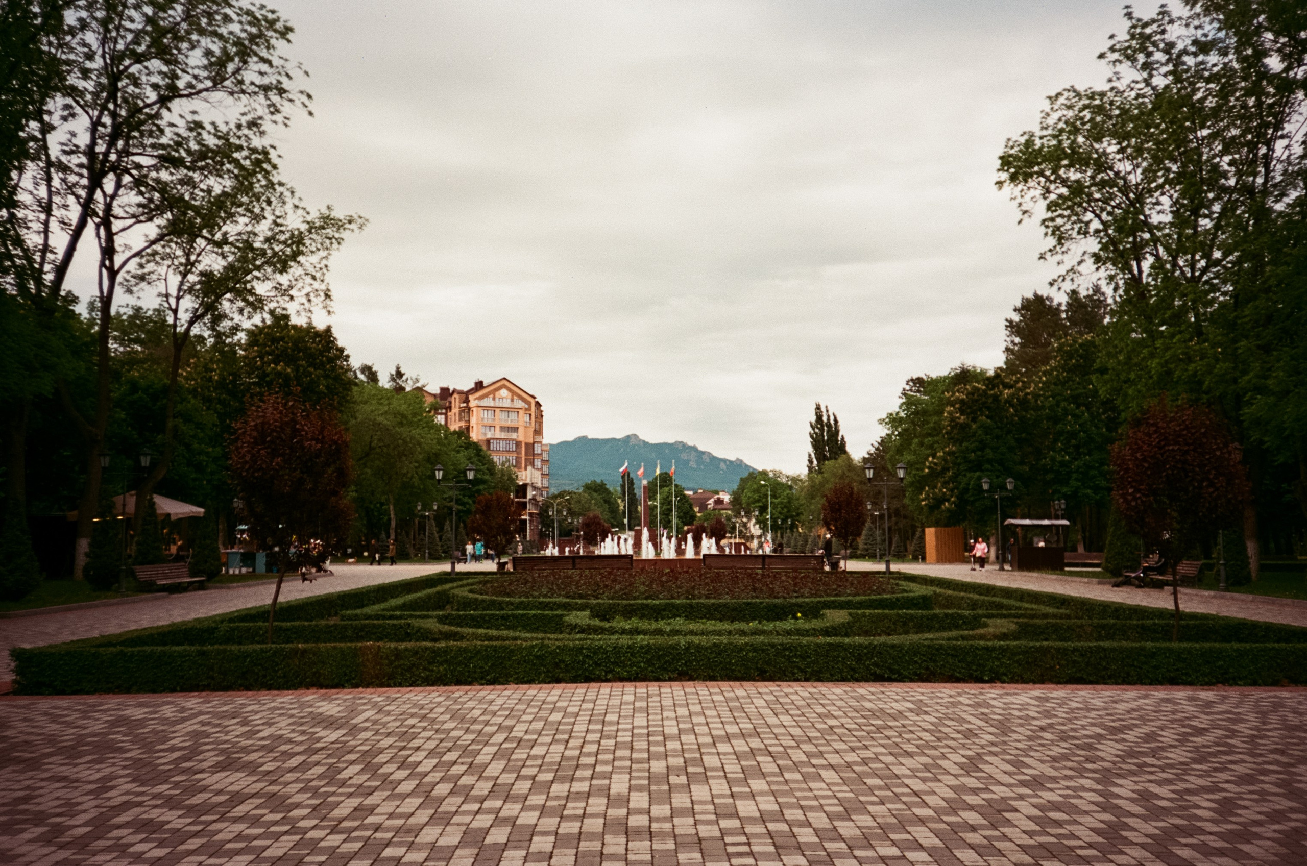 Остап Бендер, озеро Провалъ и стрит в солнечном Пятигорске. Фотограф-документалист Мария Осокина