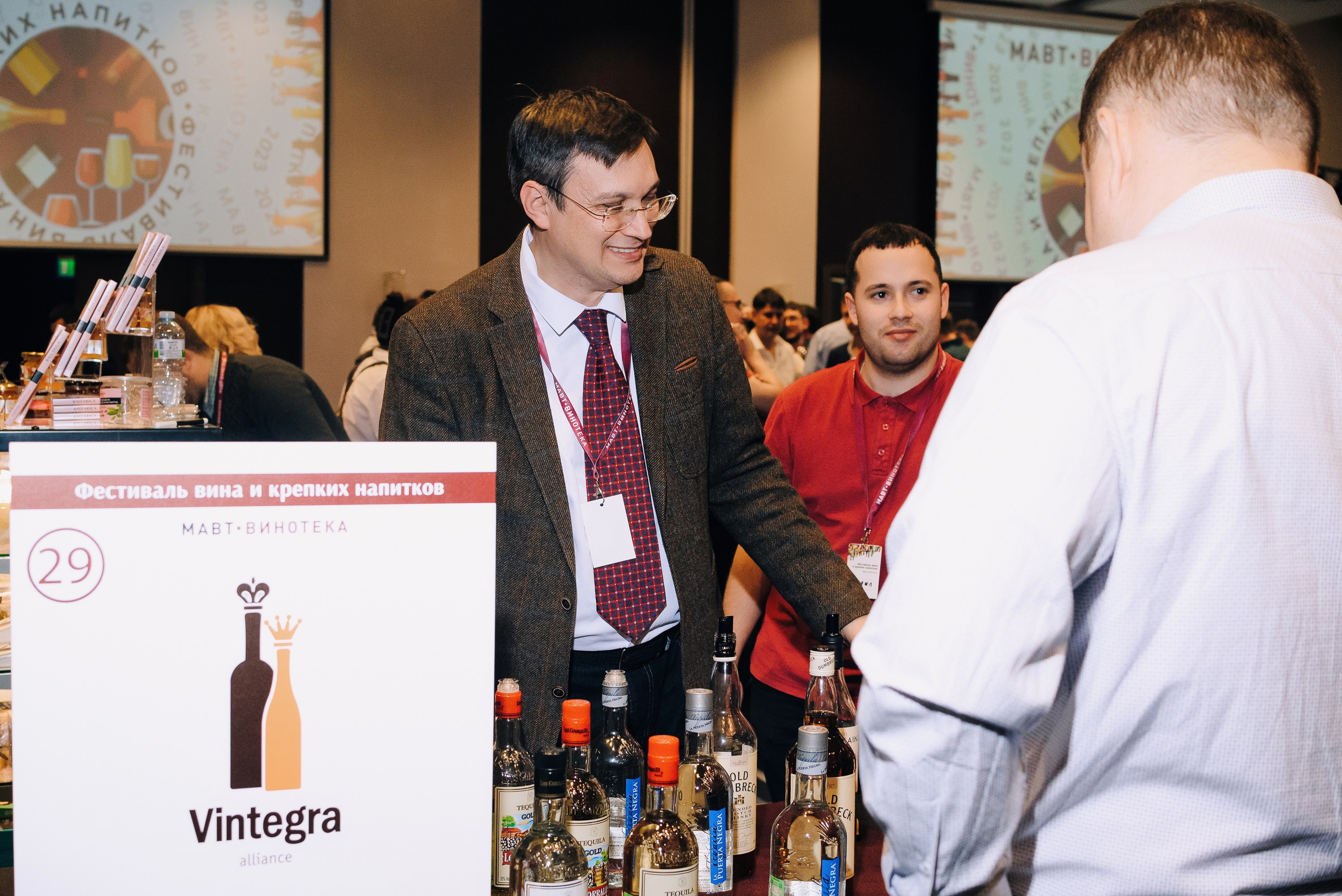 ФЕСТИВАЛЬ ВИНА И КРЕПКИХ НАПИТКОВ МАВТ-ВИНОТЕКА. Репортажный фотограф Зуев Роман г. Челябинск