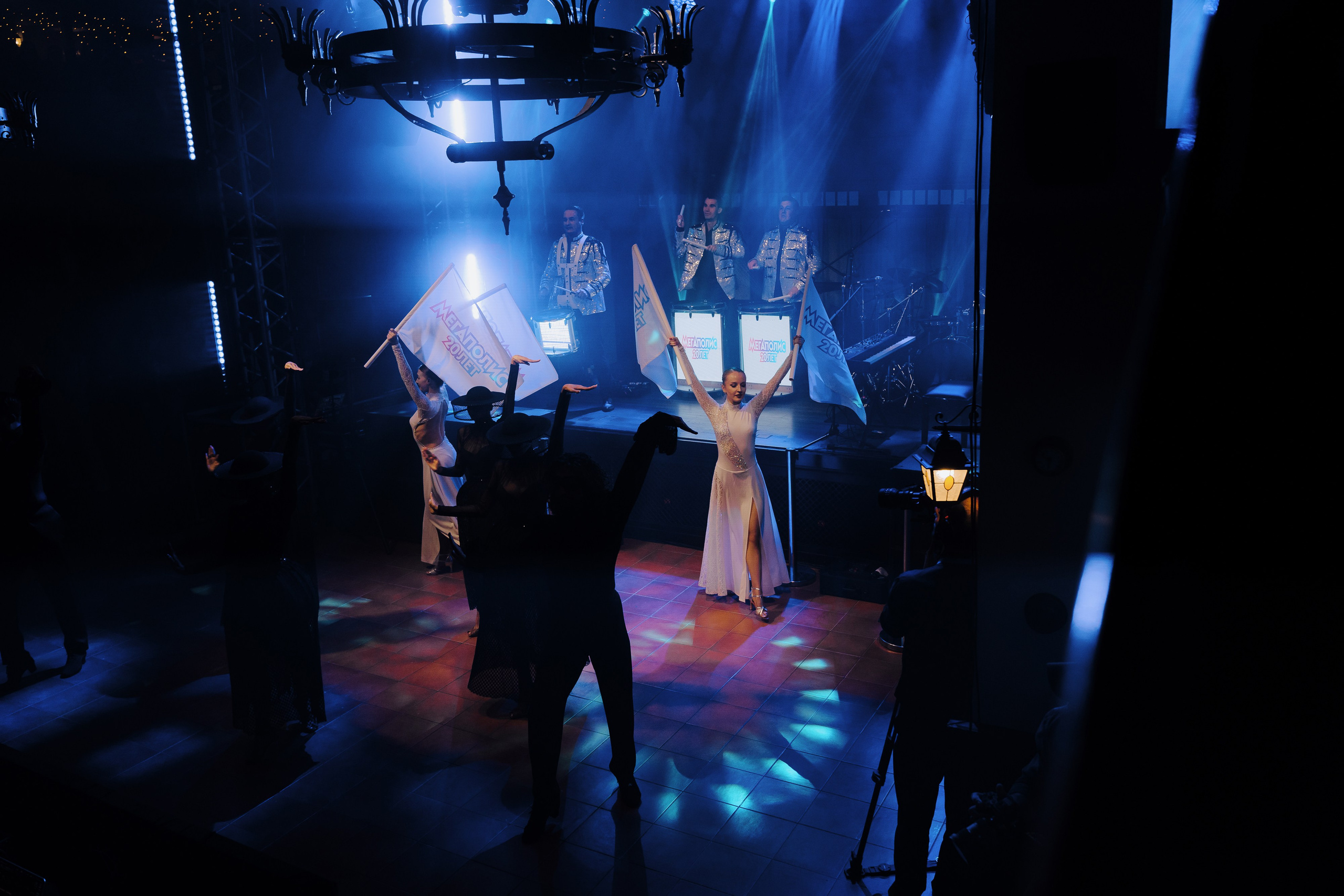 20 ЛЕТ МЕГАПОЛИС ЧЕЛЯБИНСК ХЕДЛАЙНЕР ЕЛКА. Репортажный фотограф Зуев Роман г. Челябинск