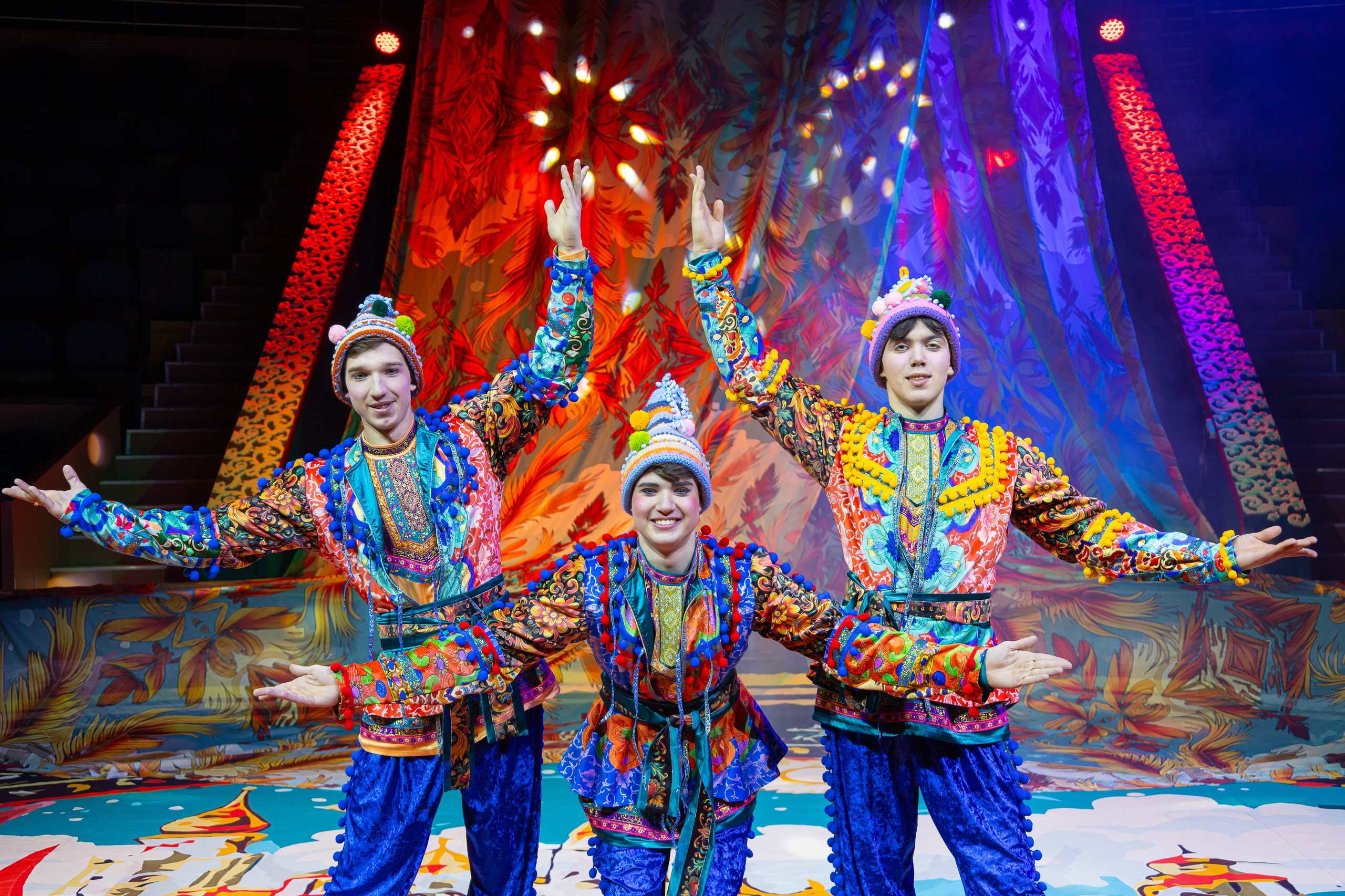 Цирк Жар Птица. Афиша. Семейный и Свадебный фотограф в Сочи