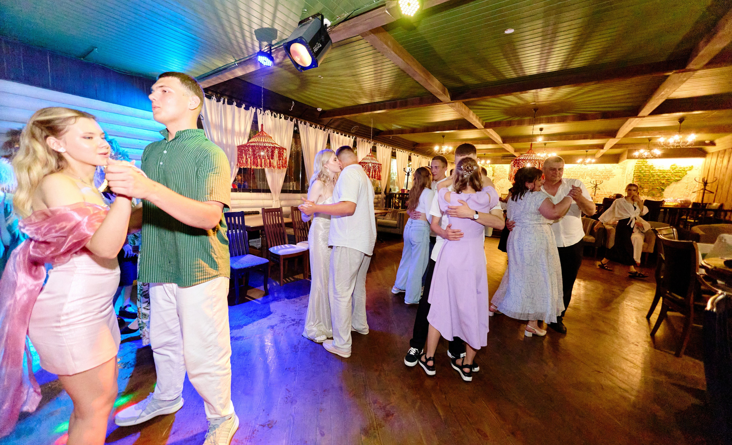 Выпускной 35 Сош. Фотограф Выпускные альбомы Таганрог Сергей Коробченко