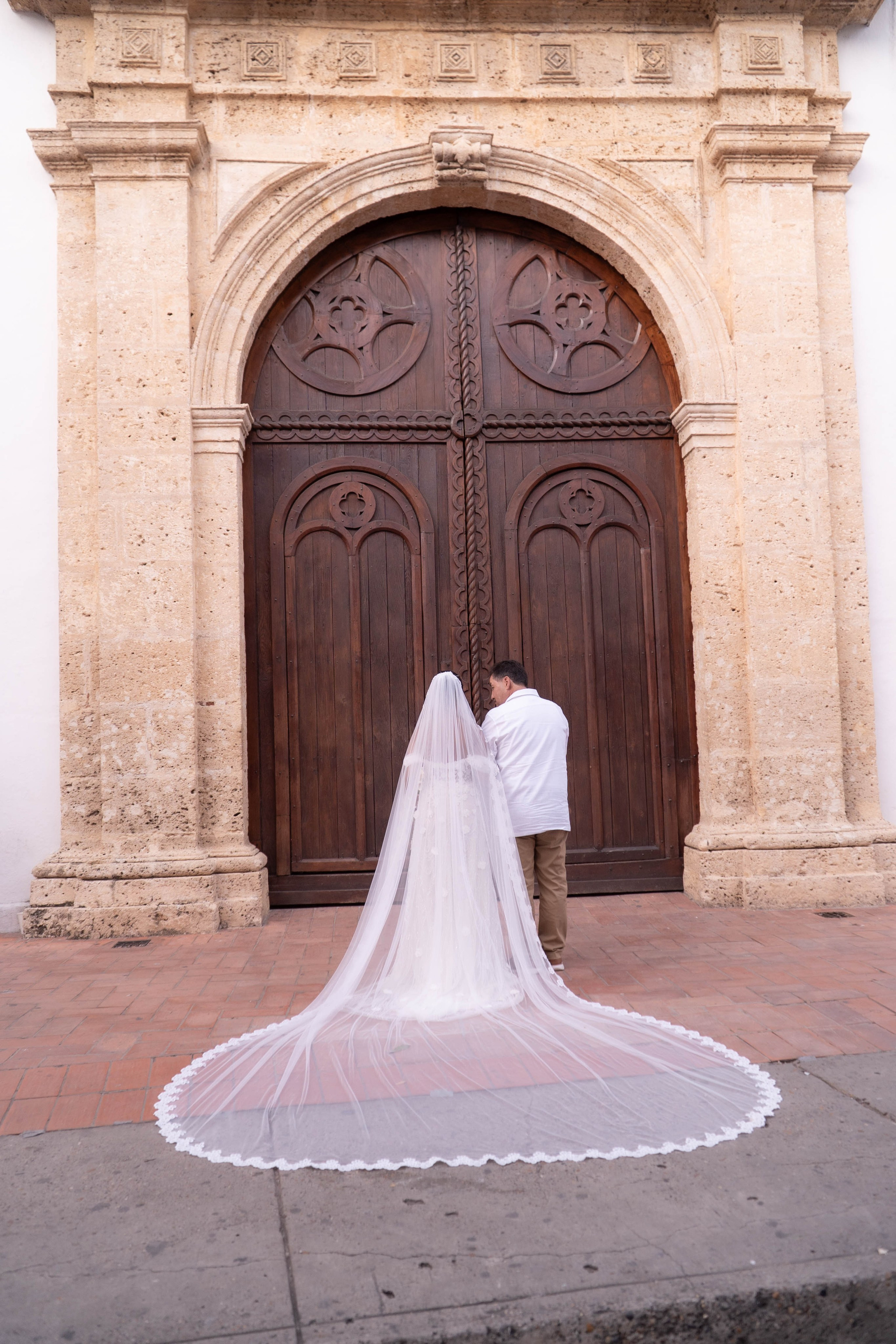 Catalina and Romain. Wedding Photographer in Barcelona and Medellin
