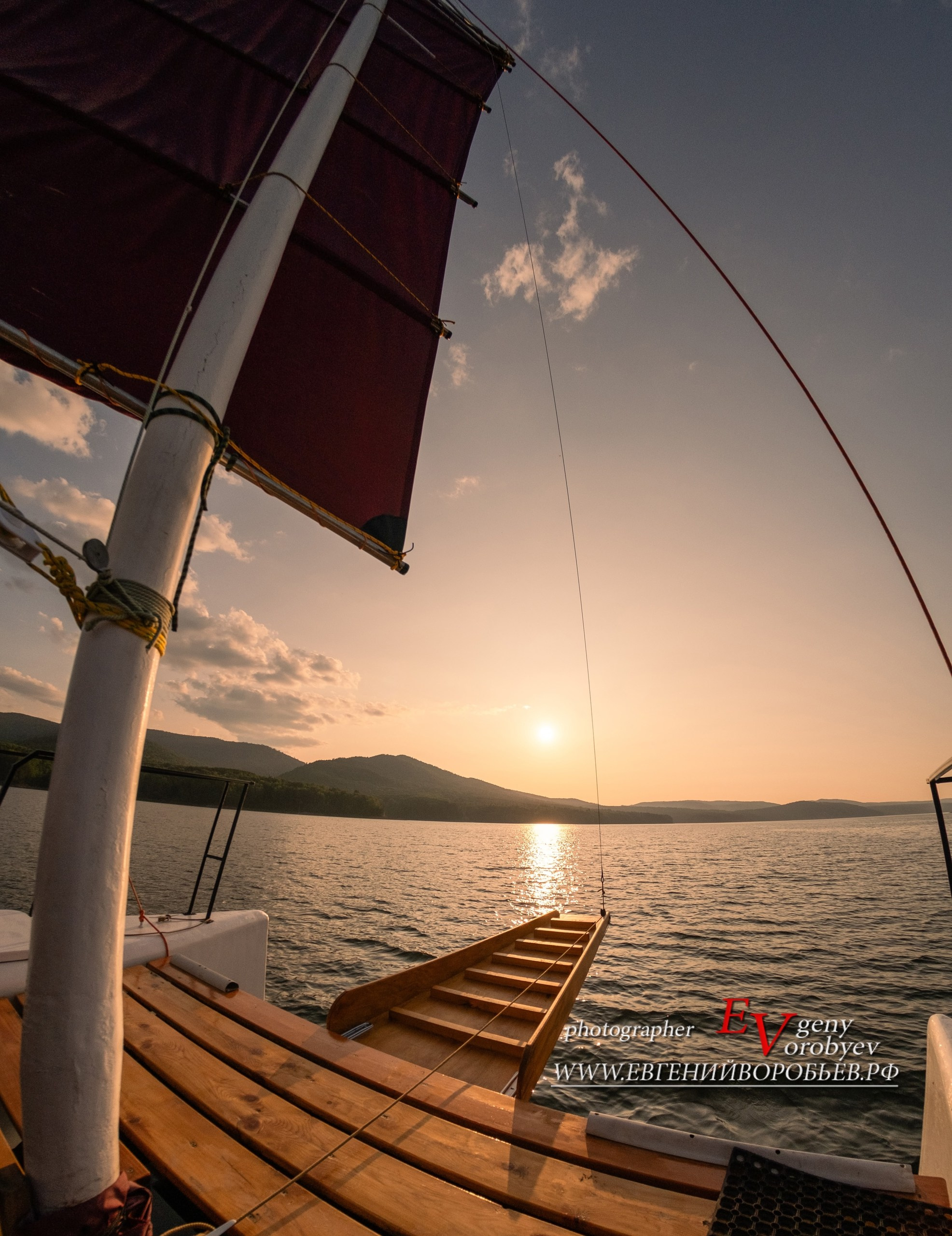 аренда яхты Красноярское море цена забронировать путешествие Царские ворота Бирюса залив шумиха стоимость заказать прогулка парусная яхта катамаран Красноярское водохранилище фотосессия фотограф Красноярск Дивногорск Красноярская ГЭС отдых купание экскурсия достопримечательность туристический тур маршрут Енисей Сибирь Козыревский зуб база отдыха адмирал