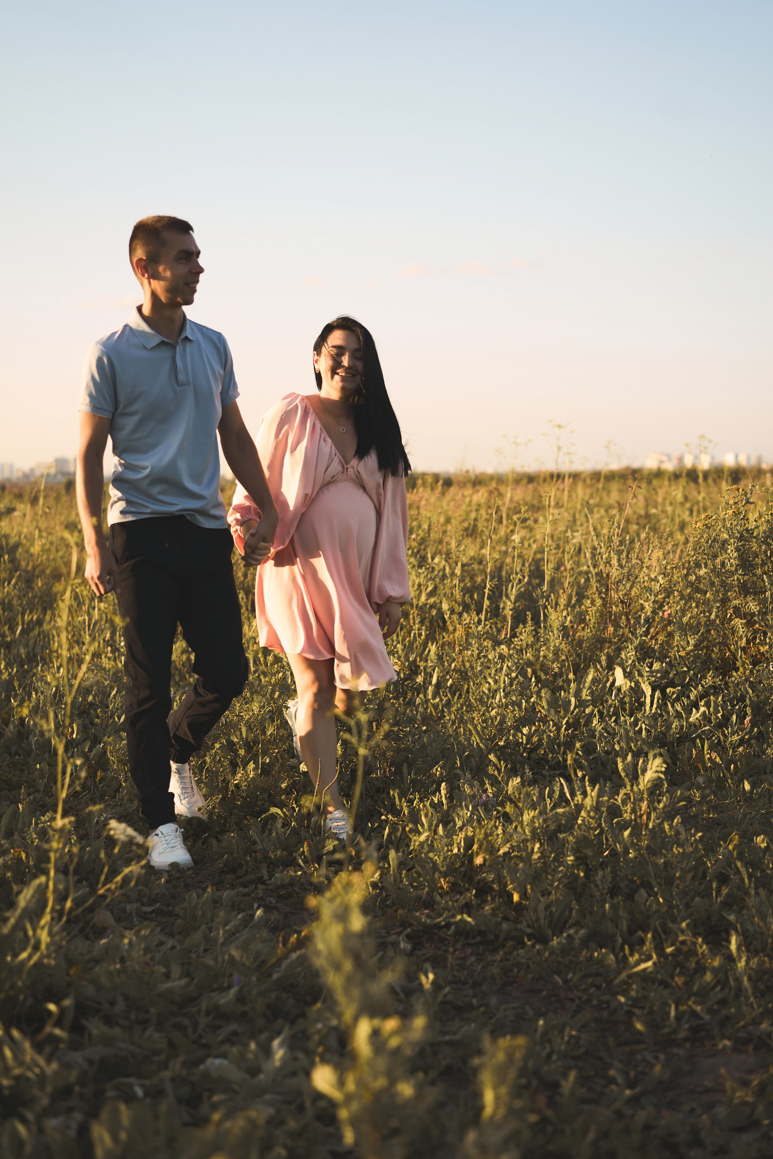 Фотосессия беременная пара в поле на закате😍. Фотограф Екатеринбург Кокшарова Александра