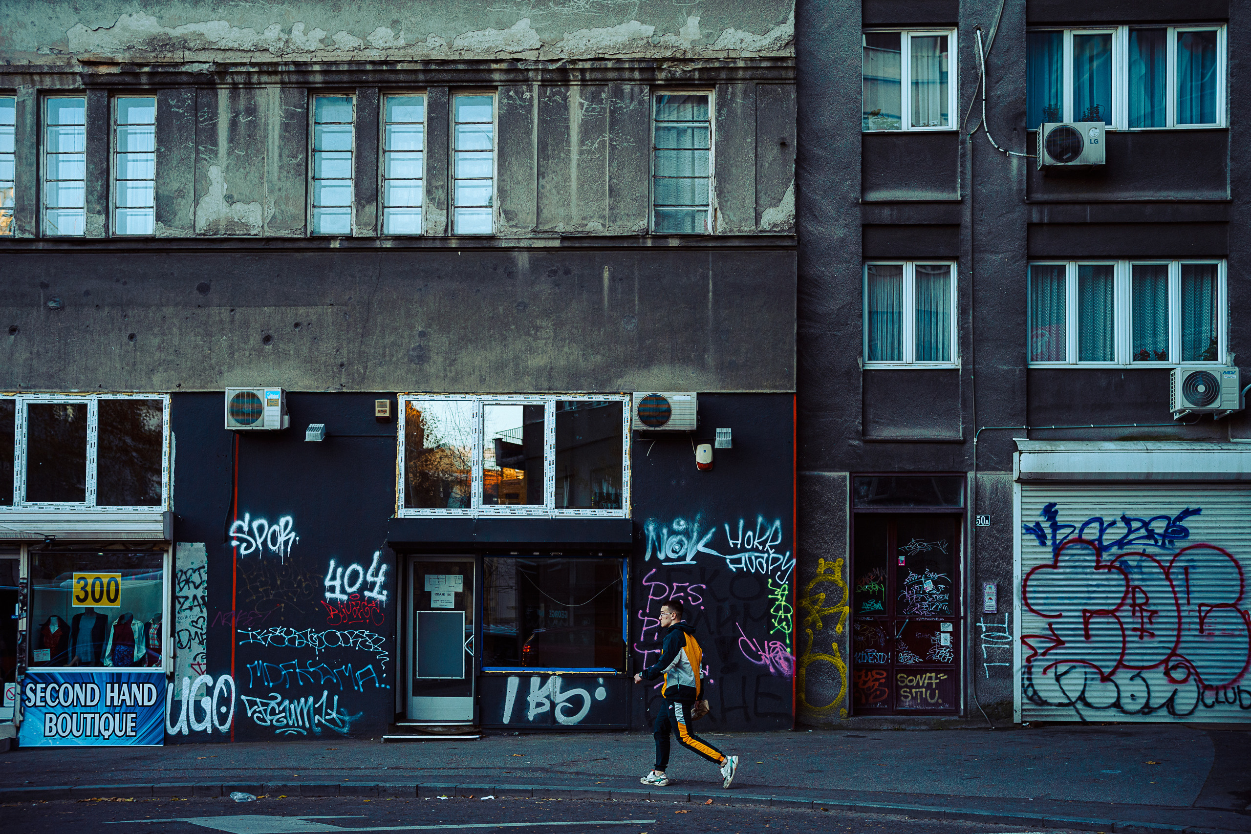 Београд. Oleg Kozachok — Photographer with Protanopia | Portraits, Texture & Light