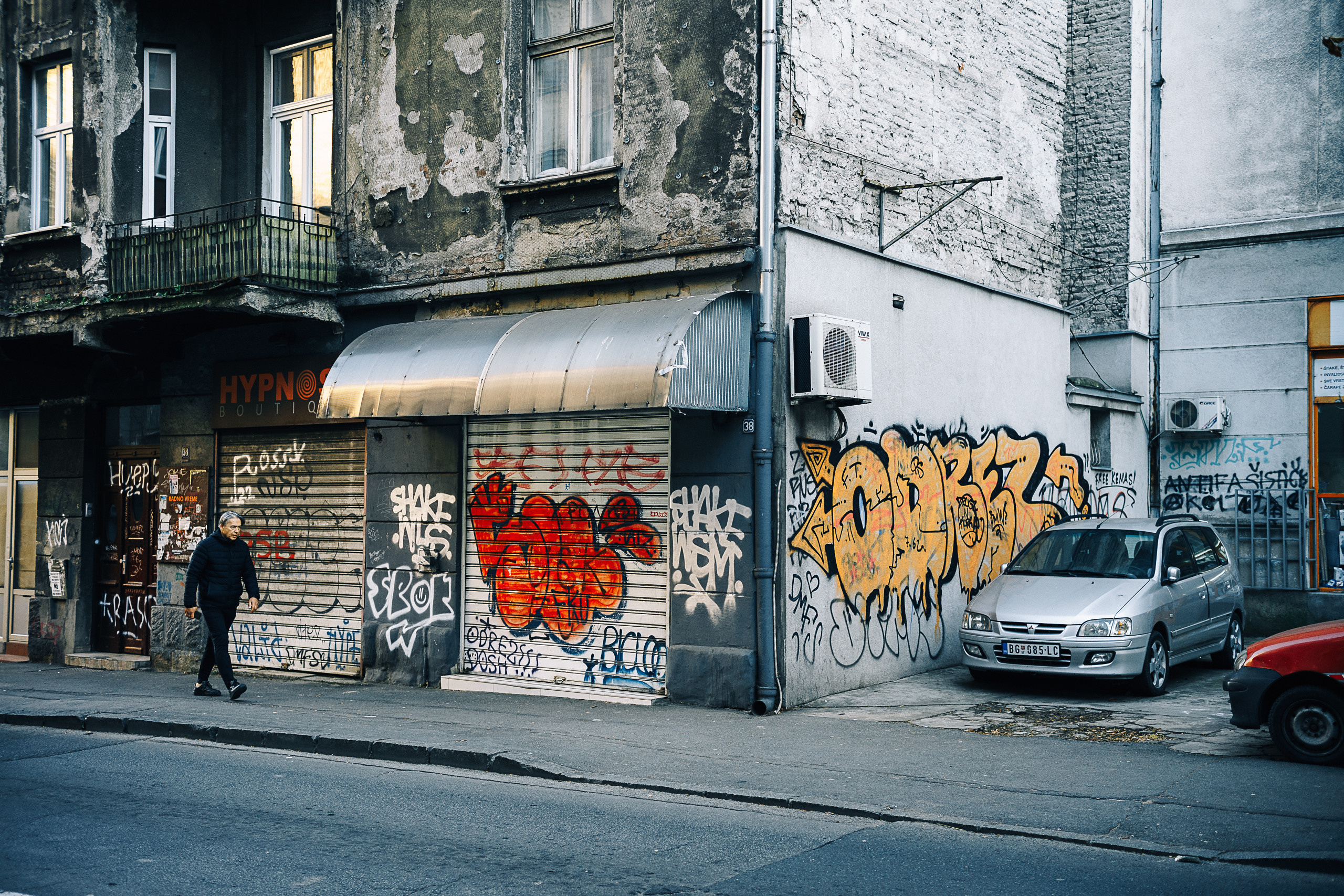 Београд. Oleg Kozachok — Photographer with Protanopia | Portraits, Texture & Light